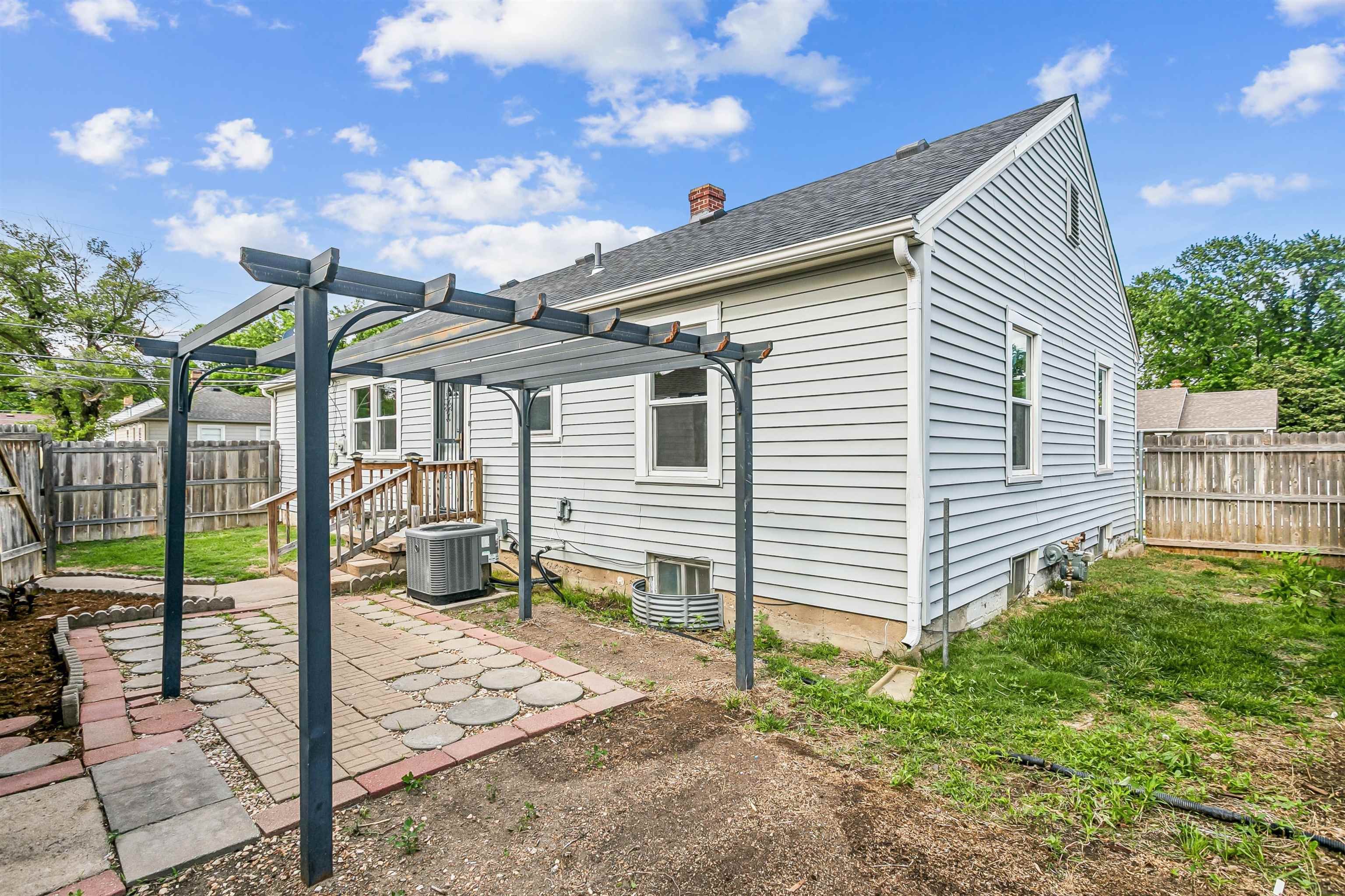 857 N Ridgewood Wichita KS 67208