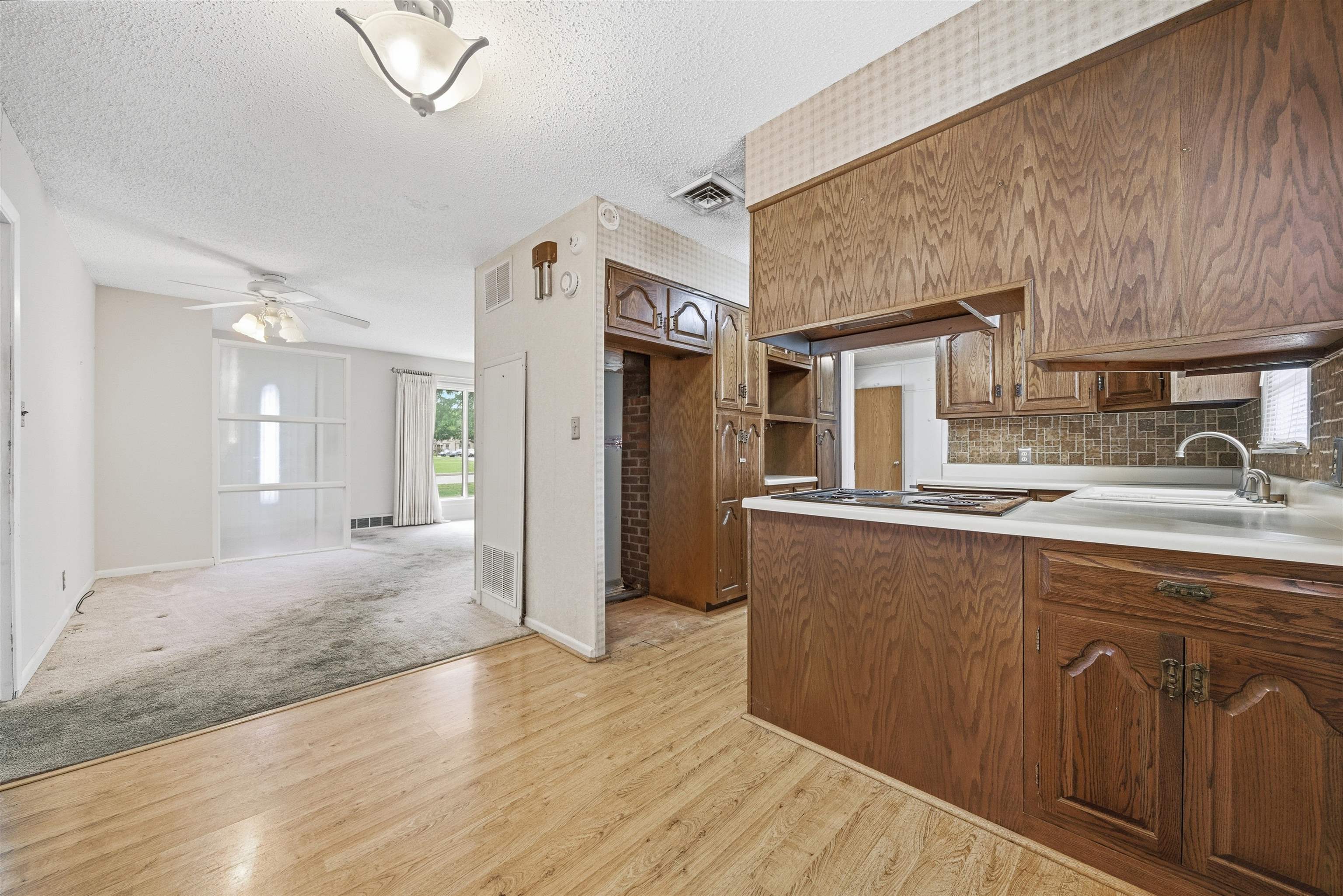 2504 E Clover Lane Wichita KS 67216