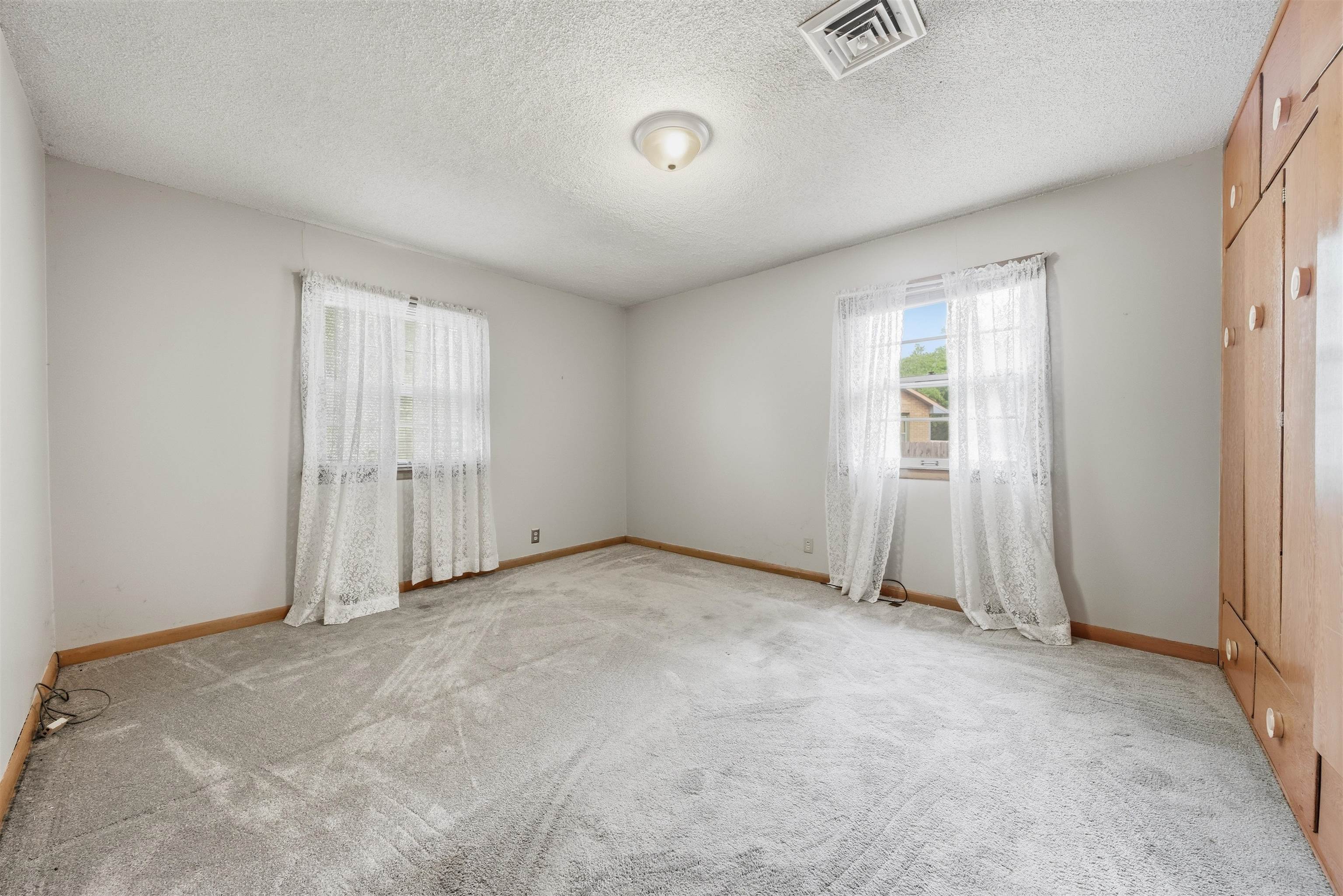 2504 E Clover Lane Wichita KS 67216