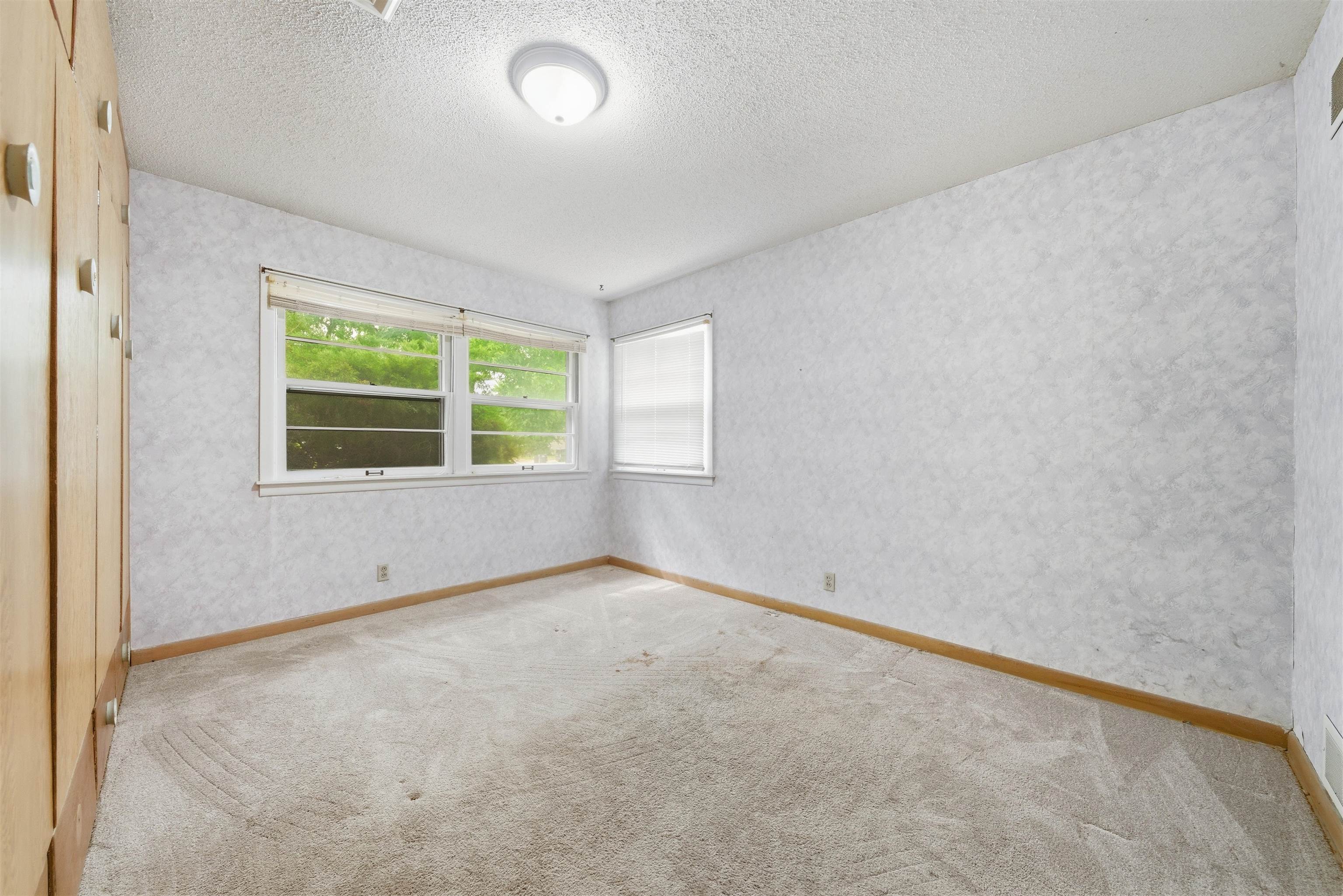 2504 E Clover Lane Wichita KS 67216