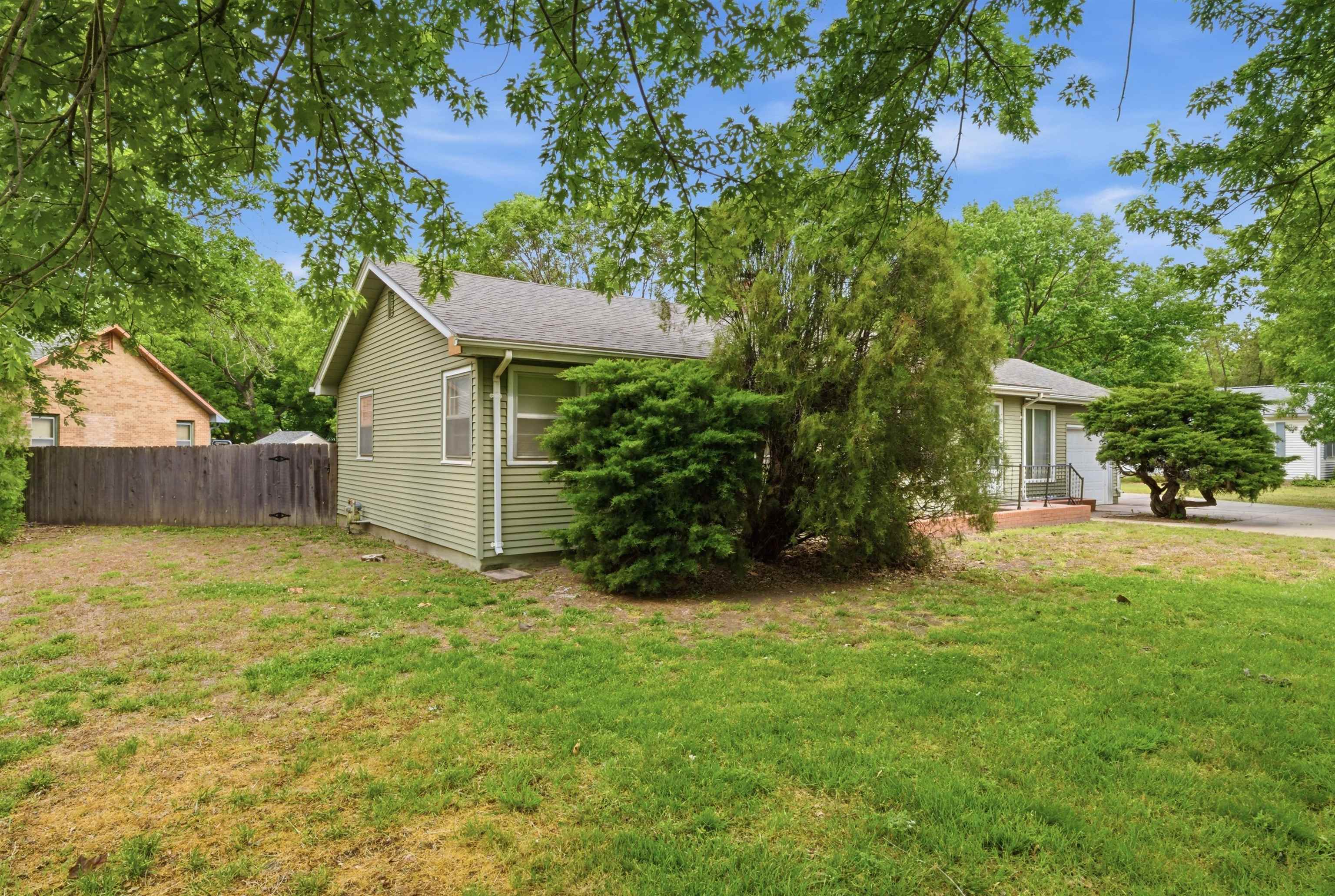 2504 E Clover Lane Wichita KS 67216
