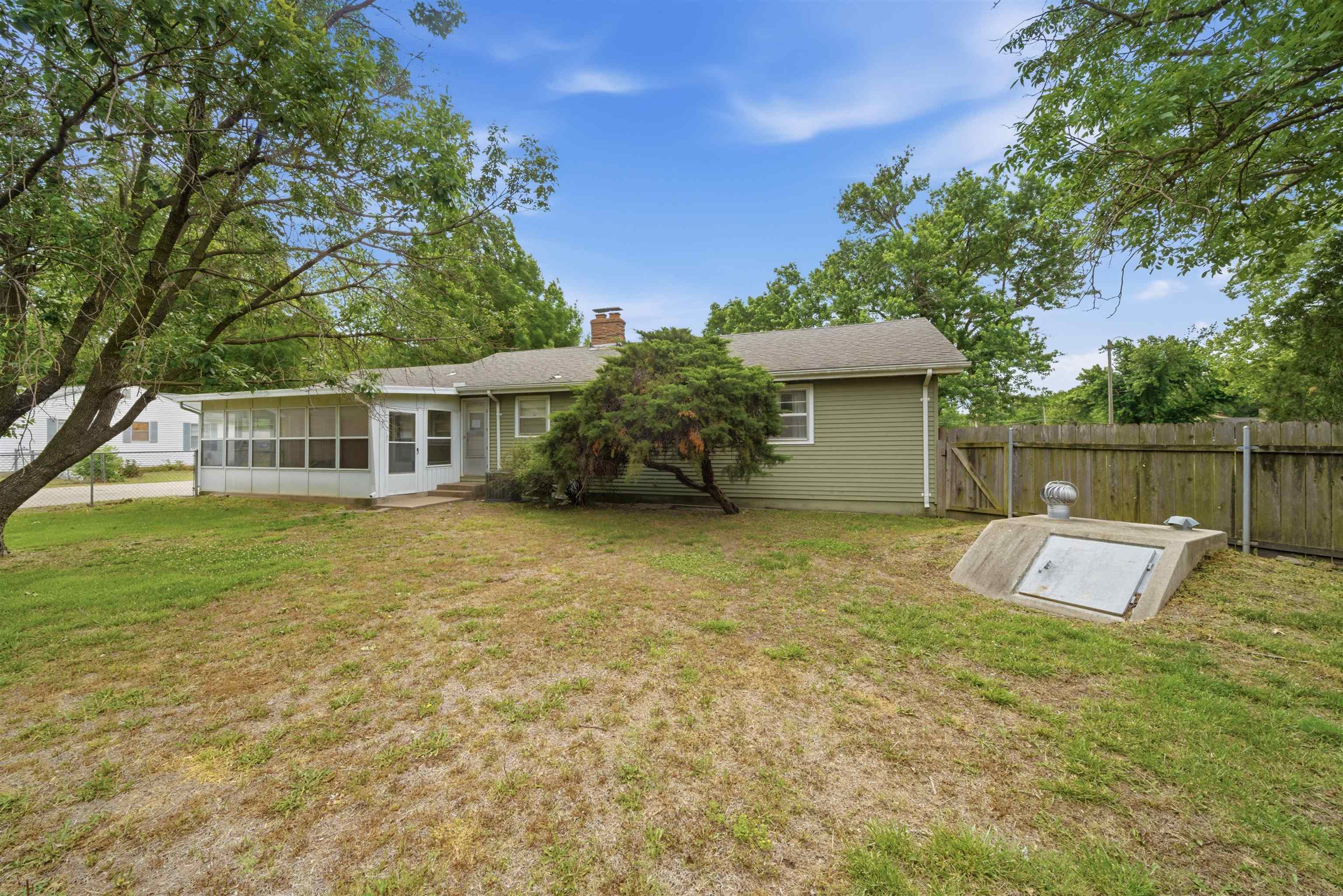 2504 E Clover Lane Wichita KS 67216