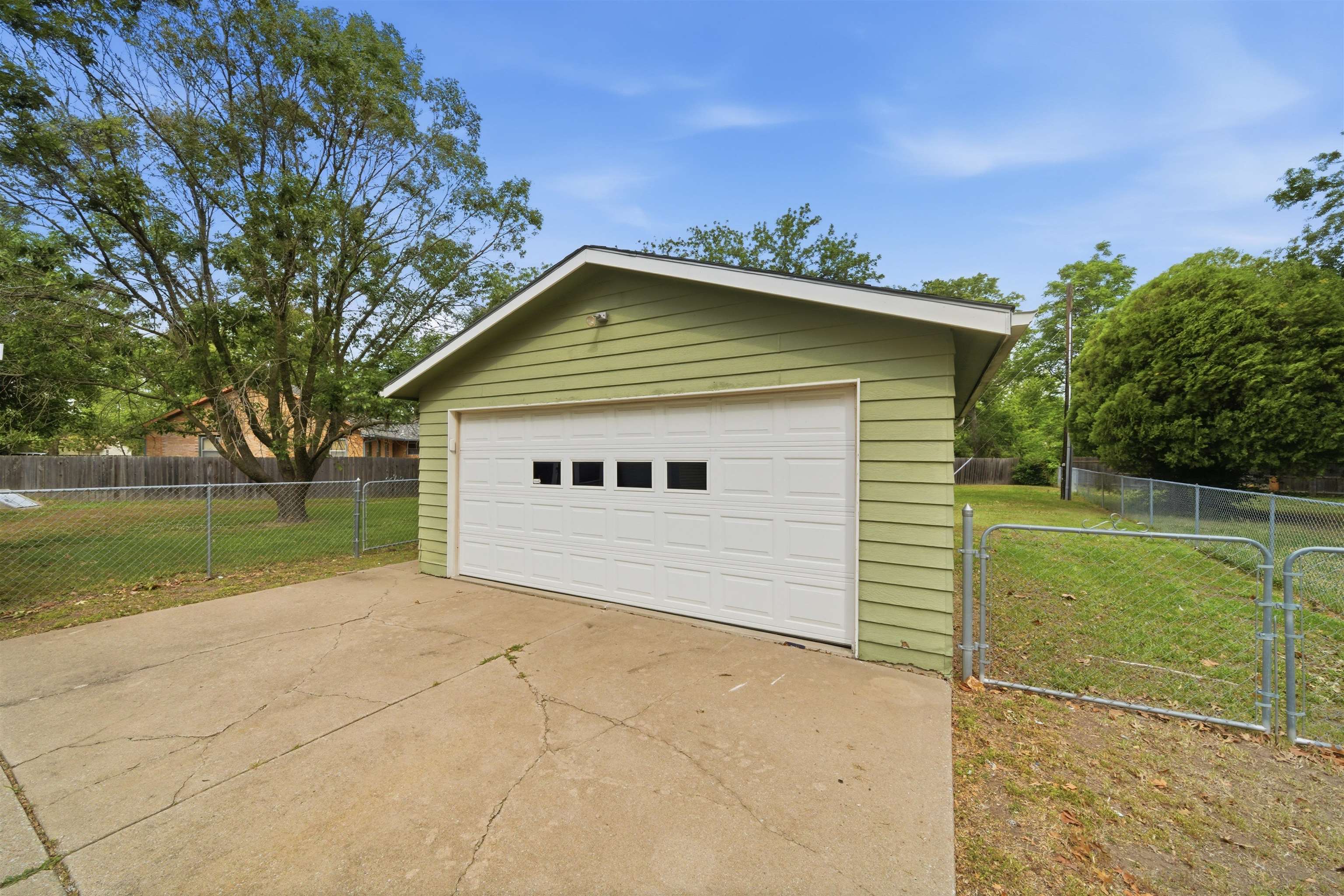 2504 E Clover Lane Wichita KS 67216