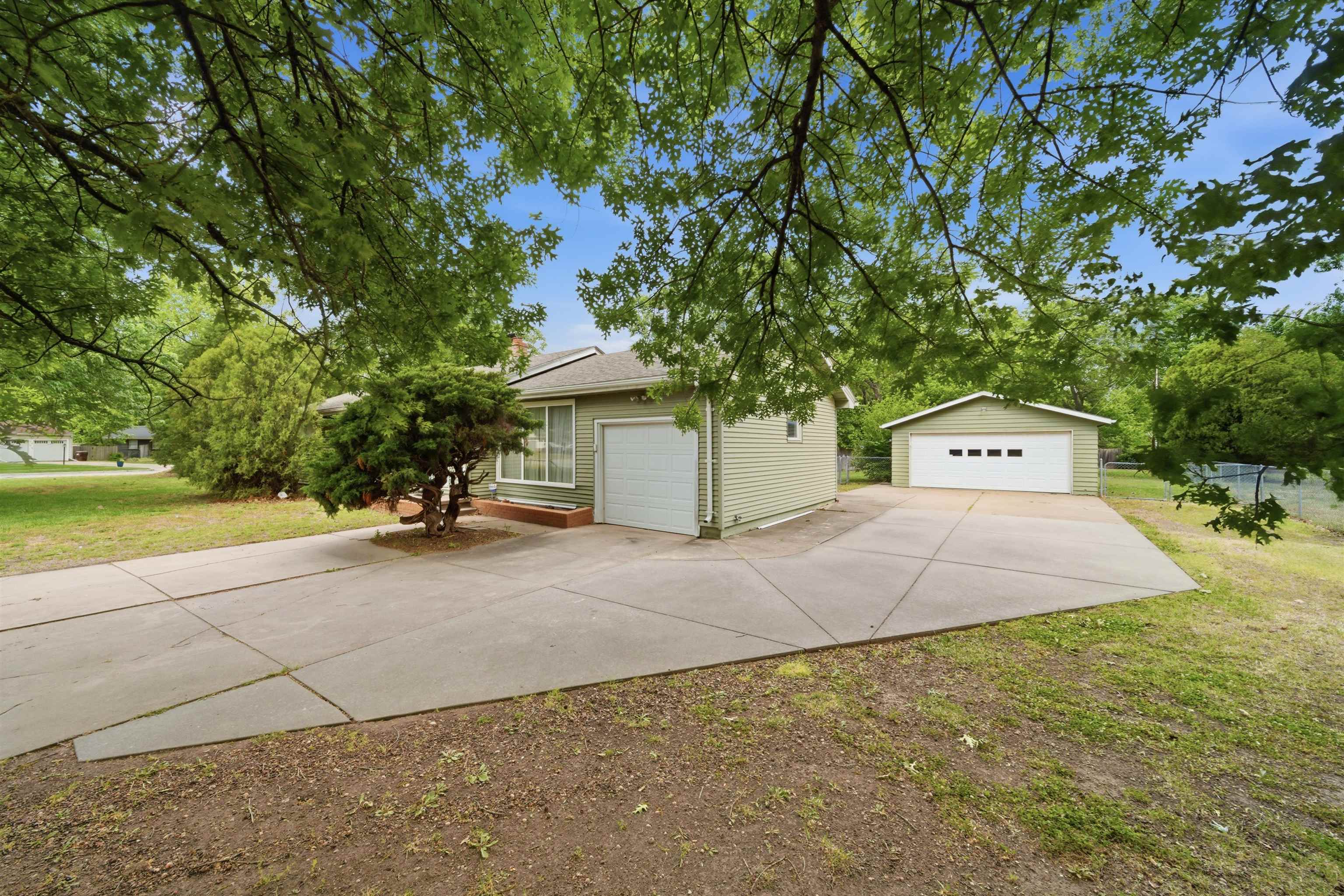 2504 E Clover Lane Wichita KS 67216