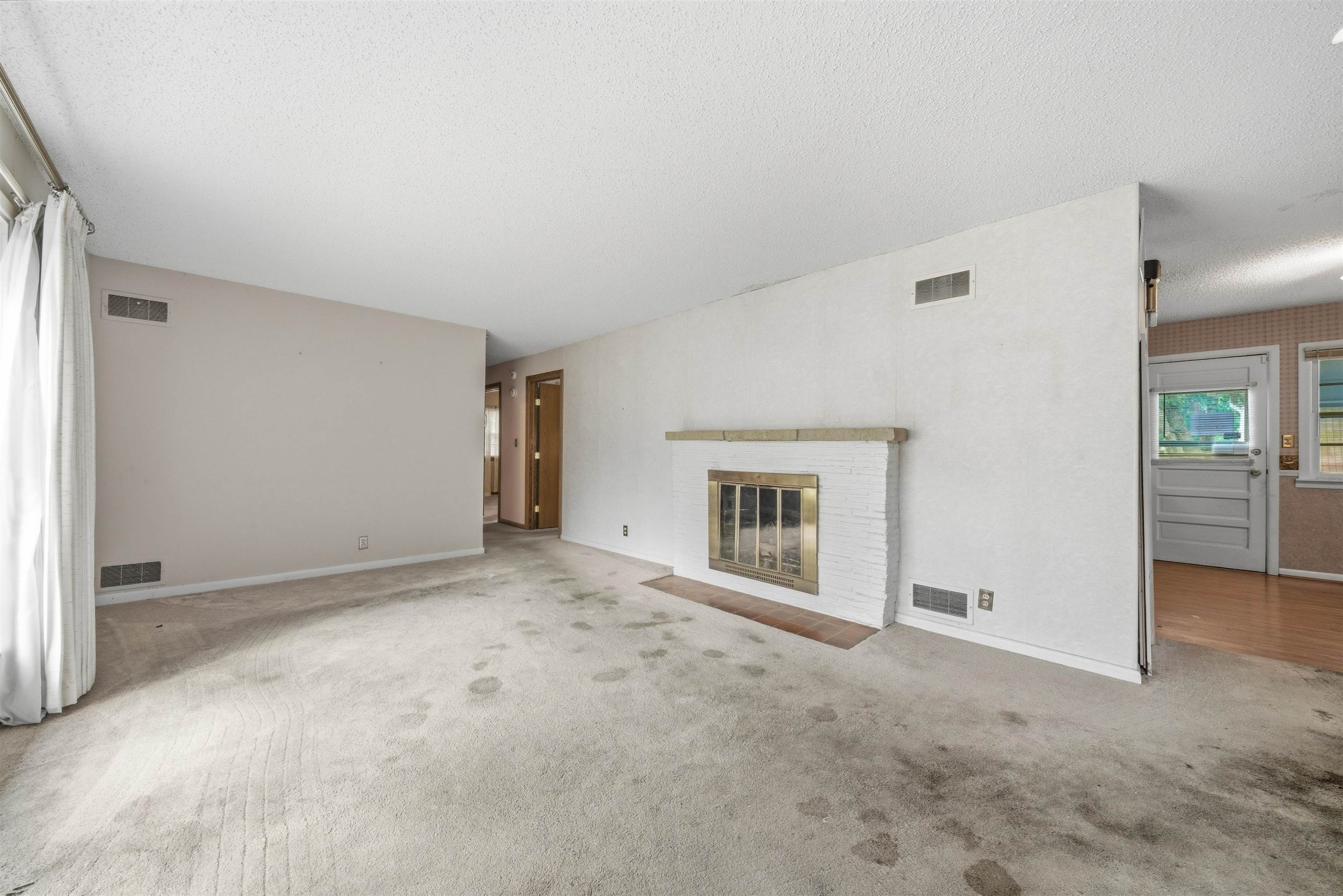 2504 E Clover Lane Wichita KS 67216