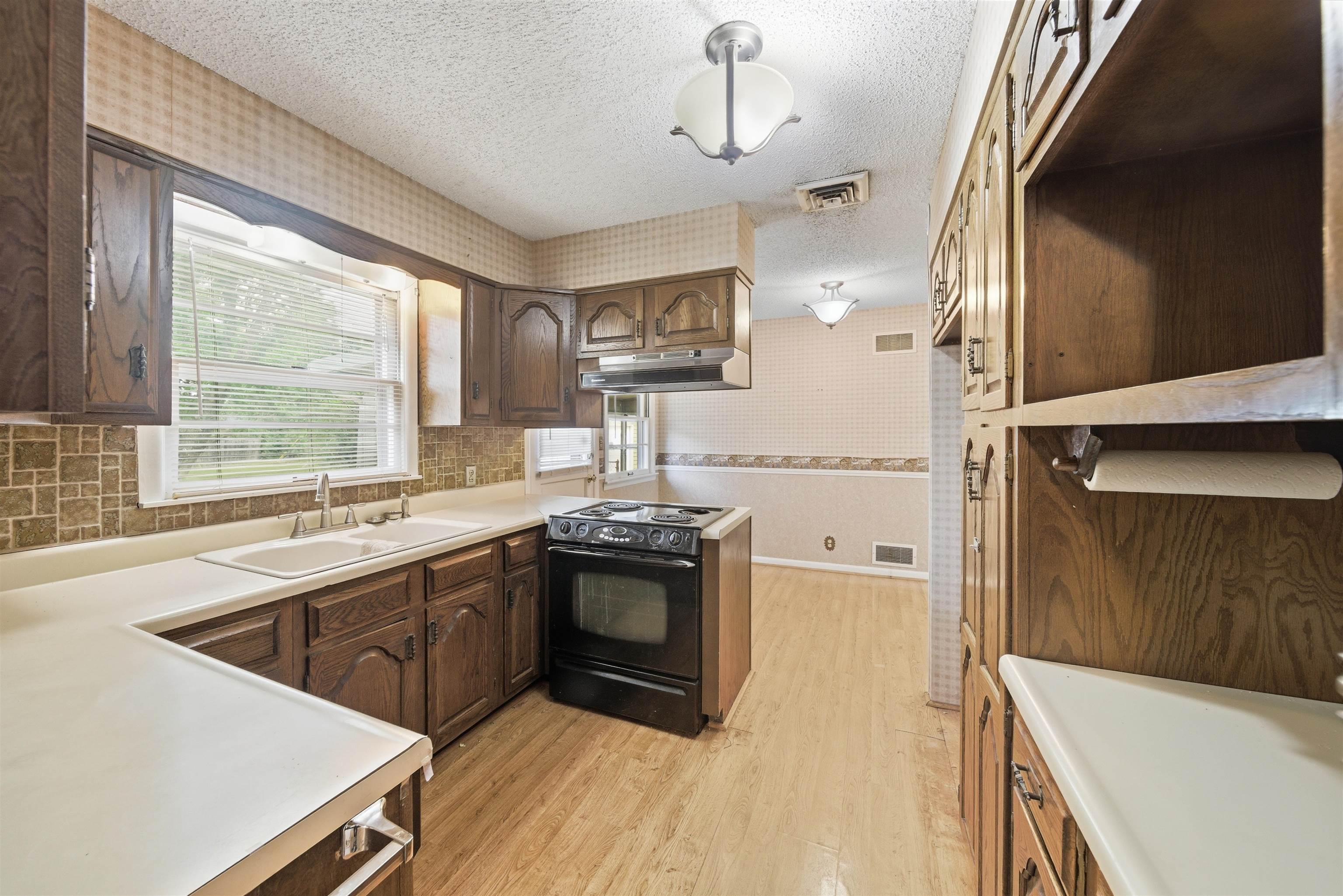 2504 E Clover Lane Wichita KS 67216