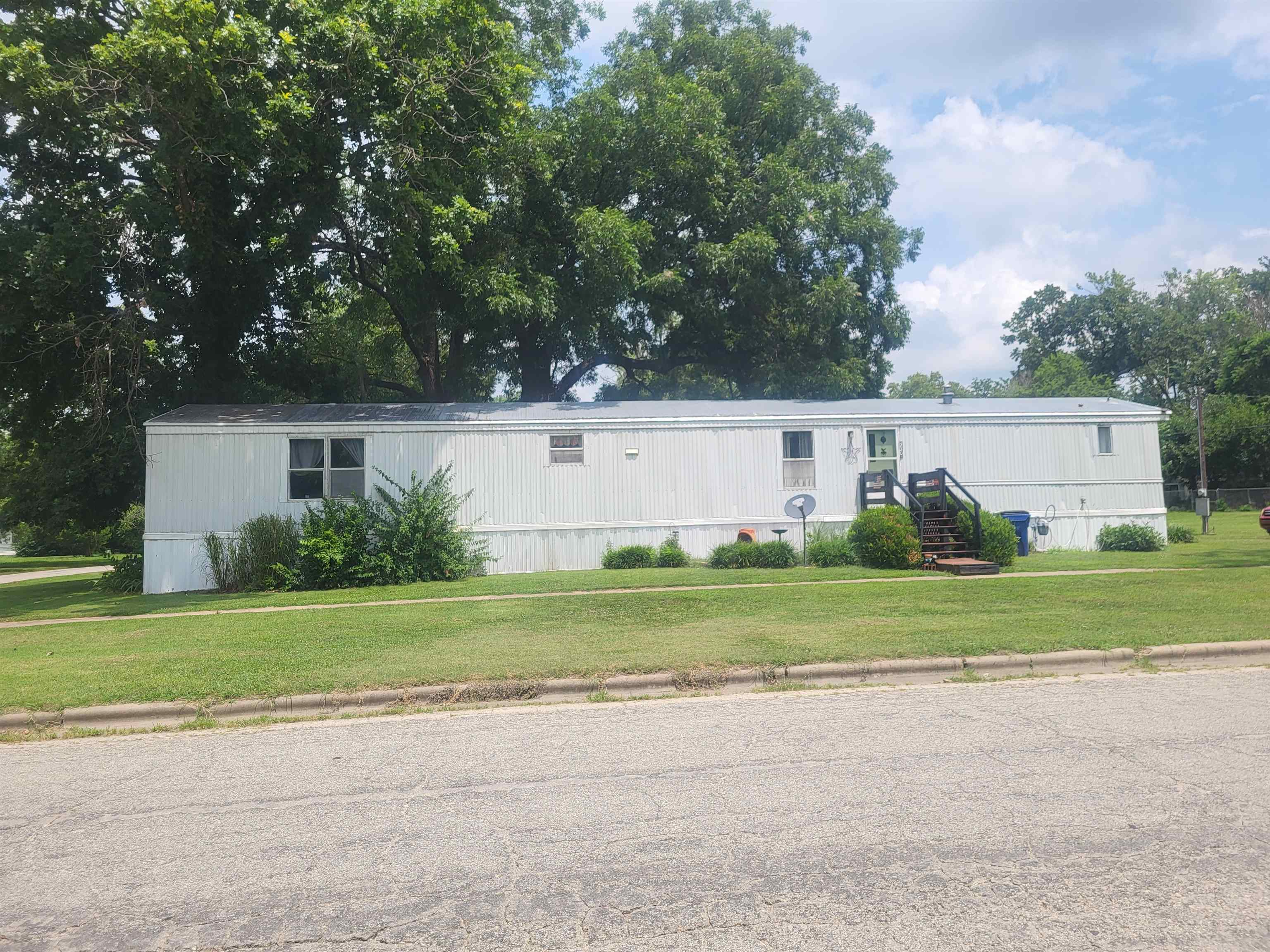 220 W 7th Street Eureka KS 67045