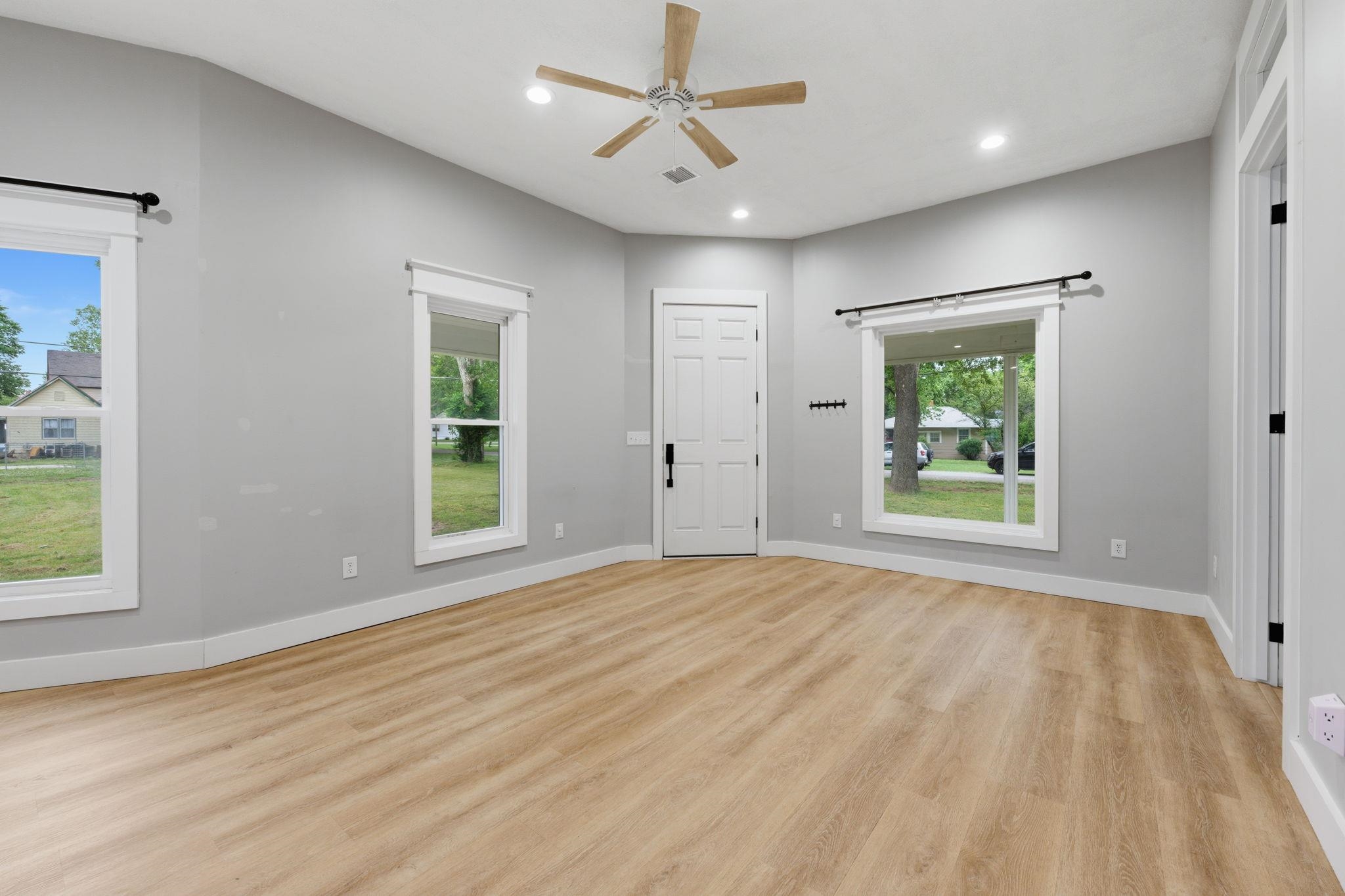 420 W 5th Belle Plaine KS 67013