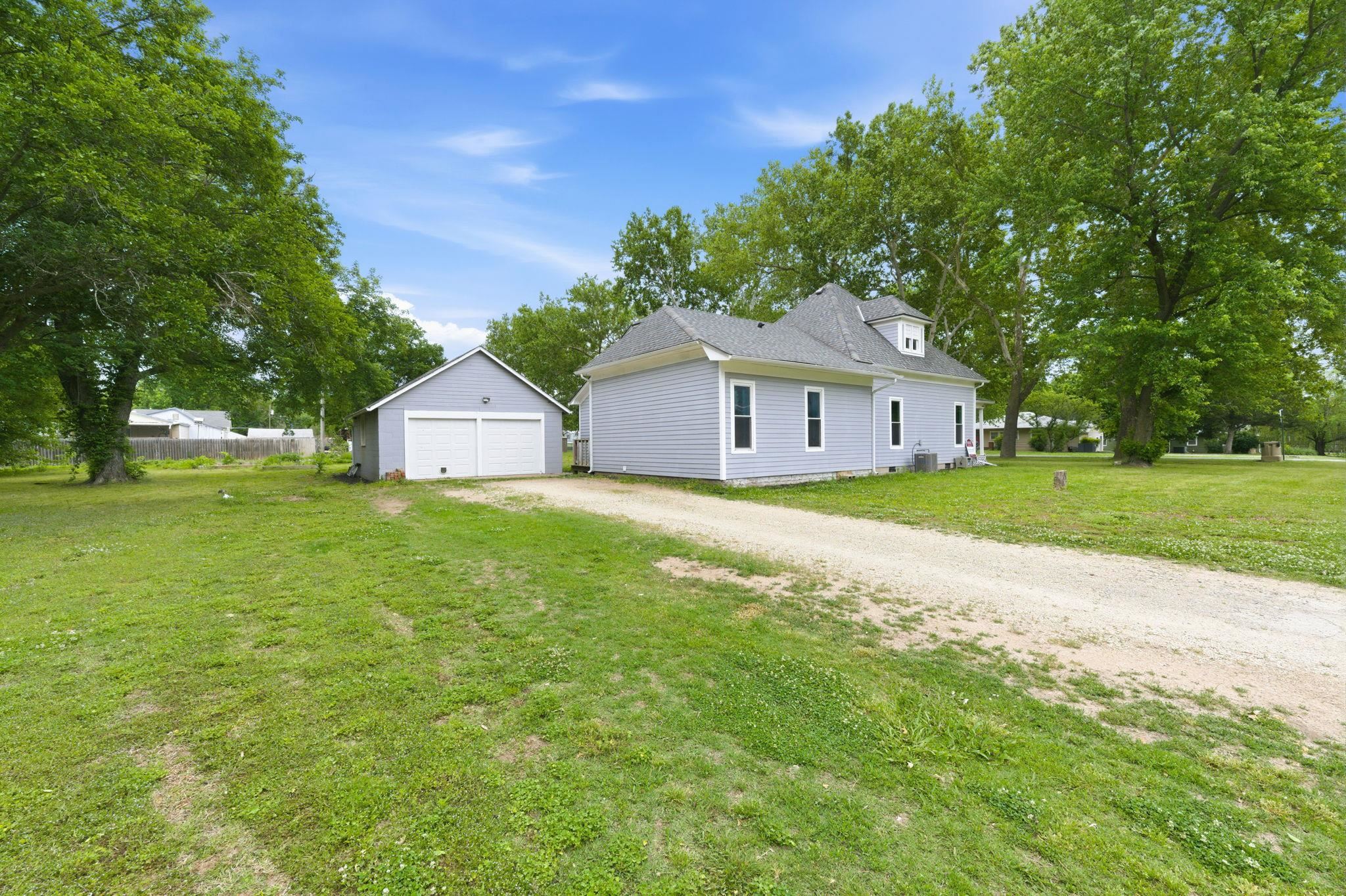 420 W 5th Belle Plaine KS 67013