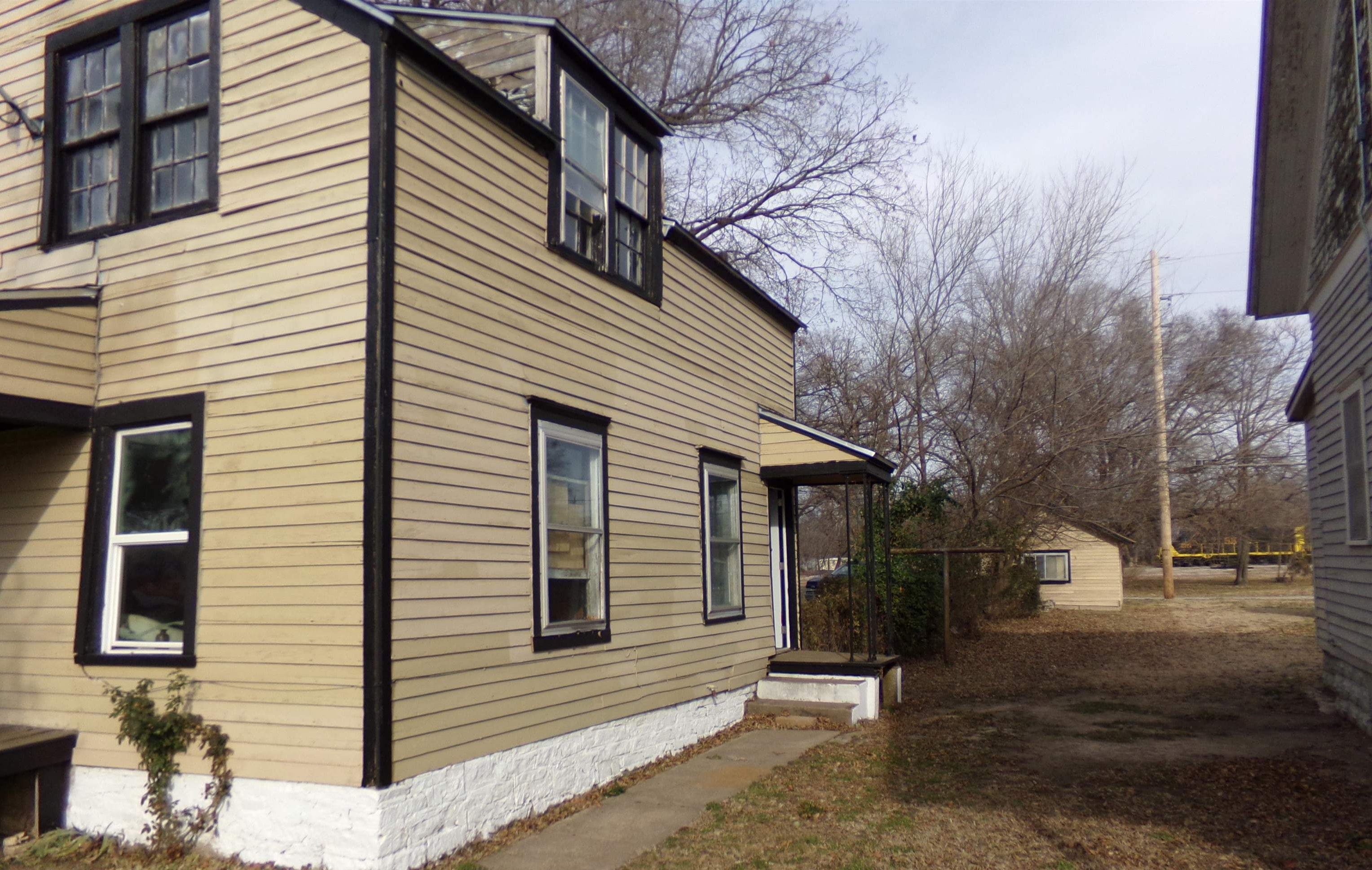 318 E 7th Avenue Winfield KS 67156
