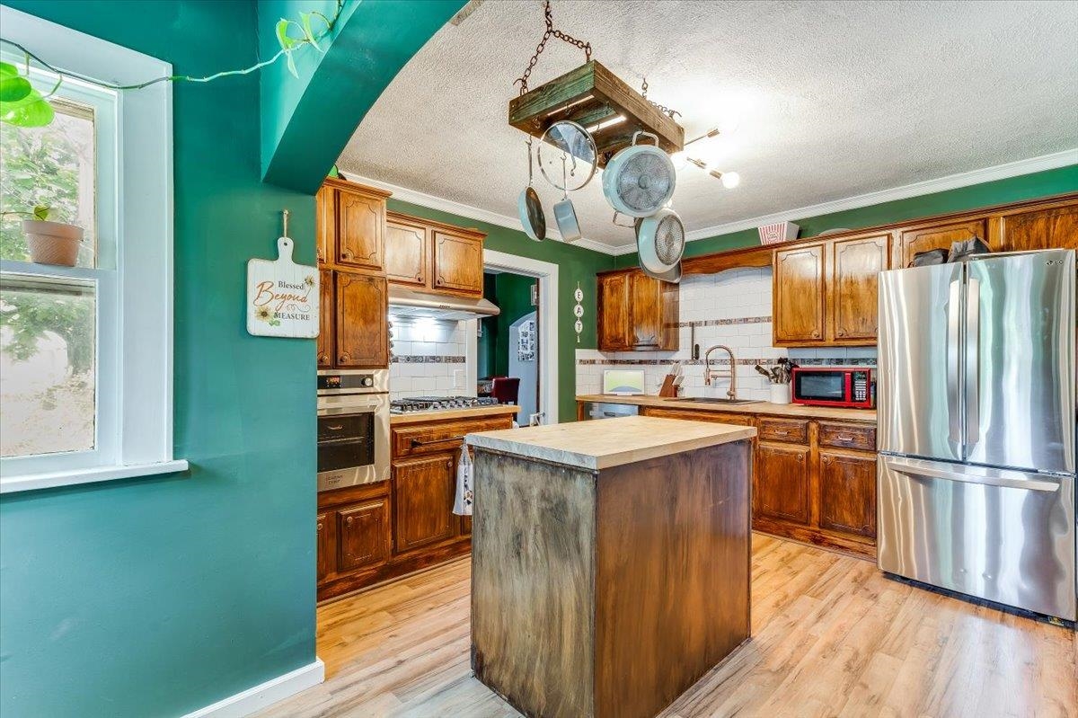 225 W 9th Avenue Hutchinson KS 67501
