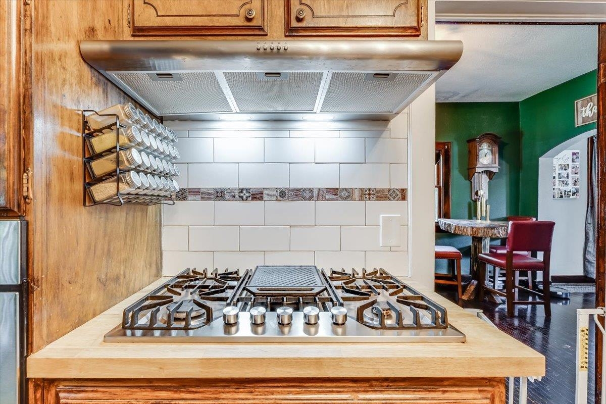 225 W 9th Avenue Hutchinson KS 67501