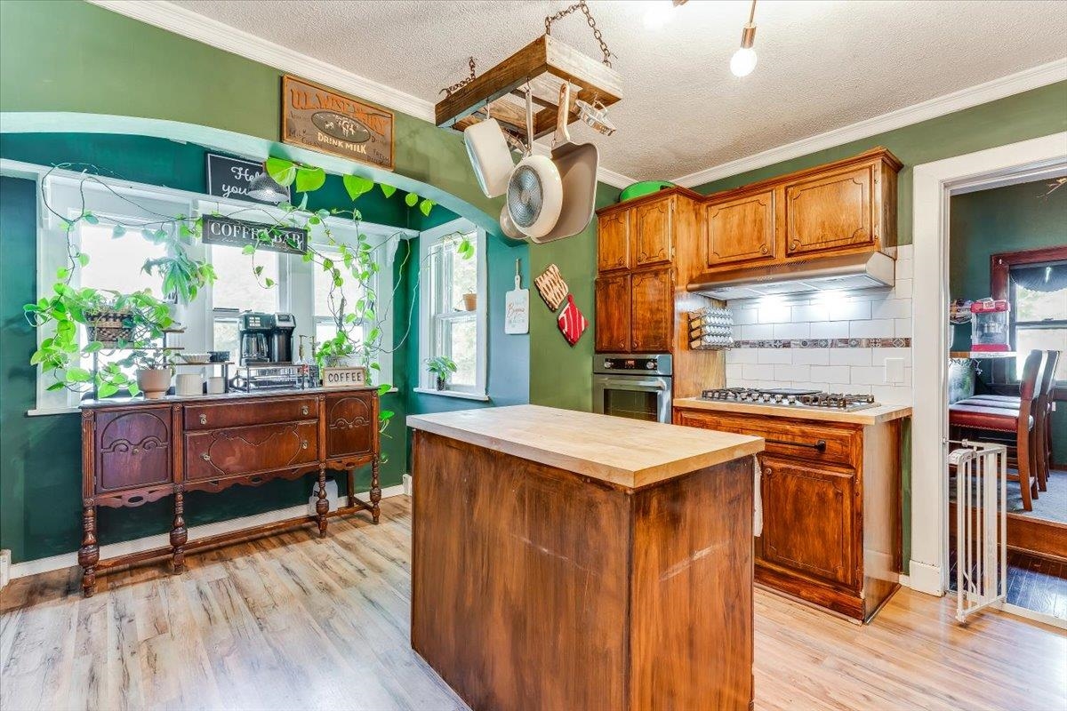 225 W 9th Avenue Hutchinson KS 67501