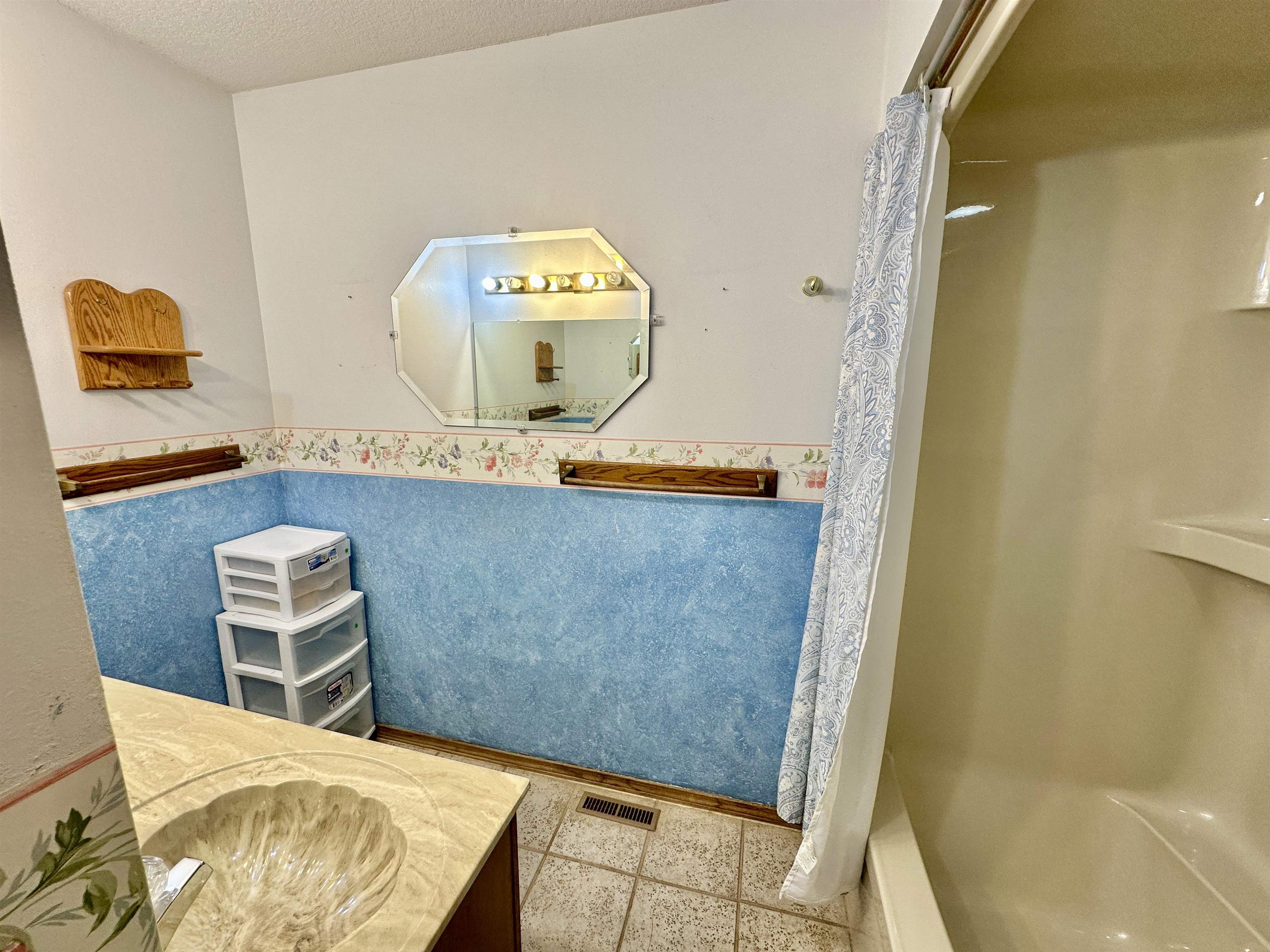 3 Debra Augusta KS 67010