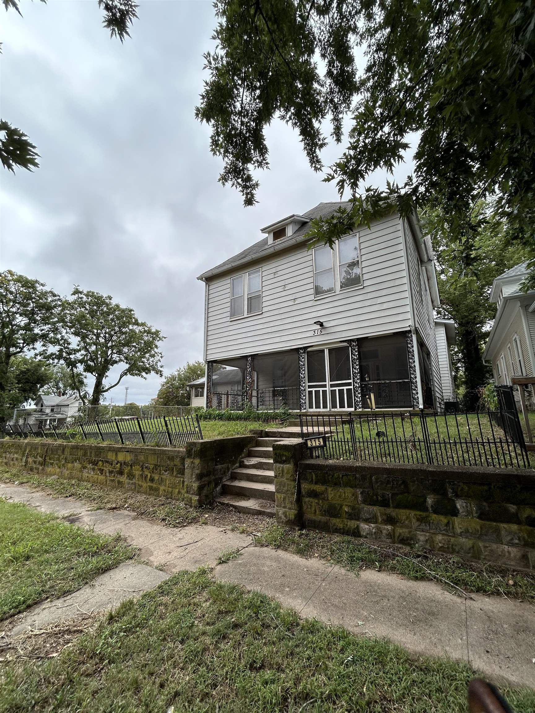 315 E Central Arkansas City KS 37005