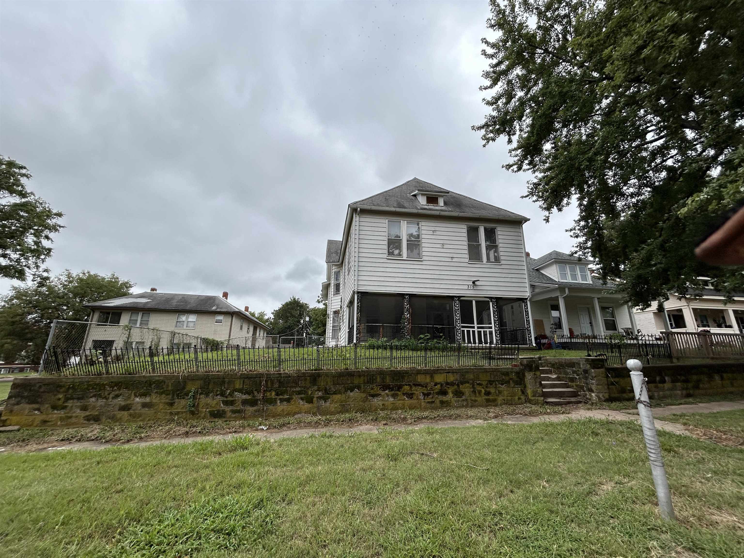 315 E Central Arkansas City KS 37005