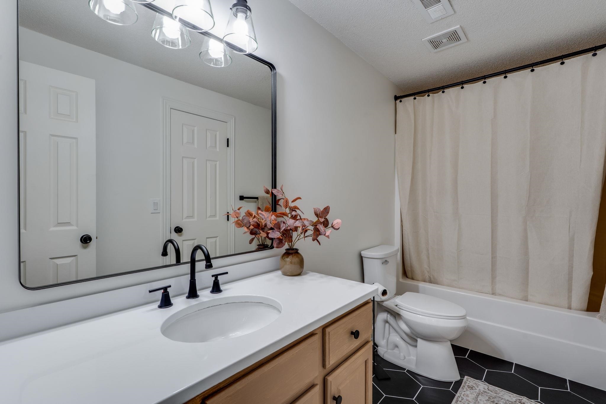 4460 N Rushwood Street Bel Aire KS 67226-1475