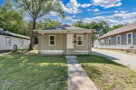 1121 N School Augusta KS 67010