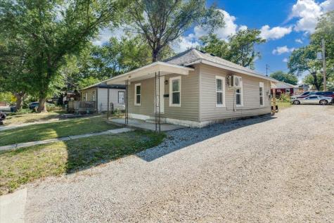1121 N School Augusta KS 67010