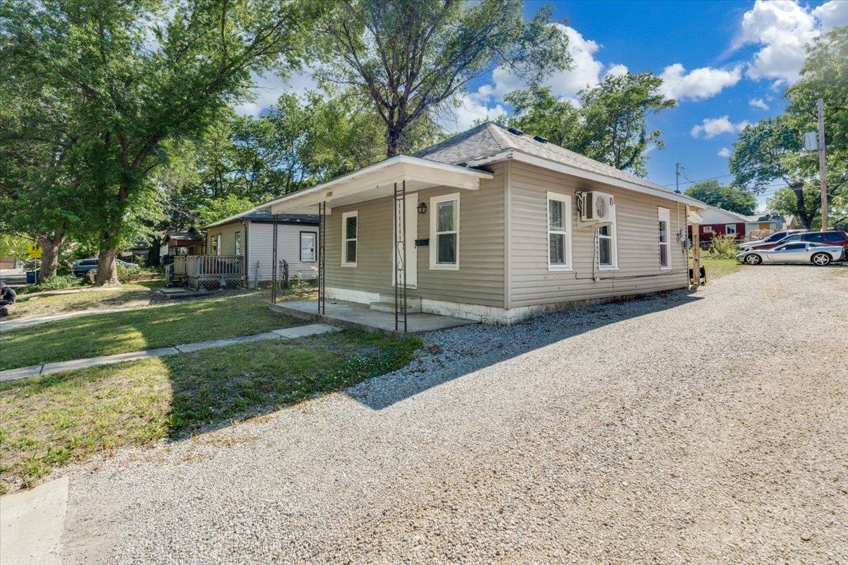 1121 N School Augusta KS 67010