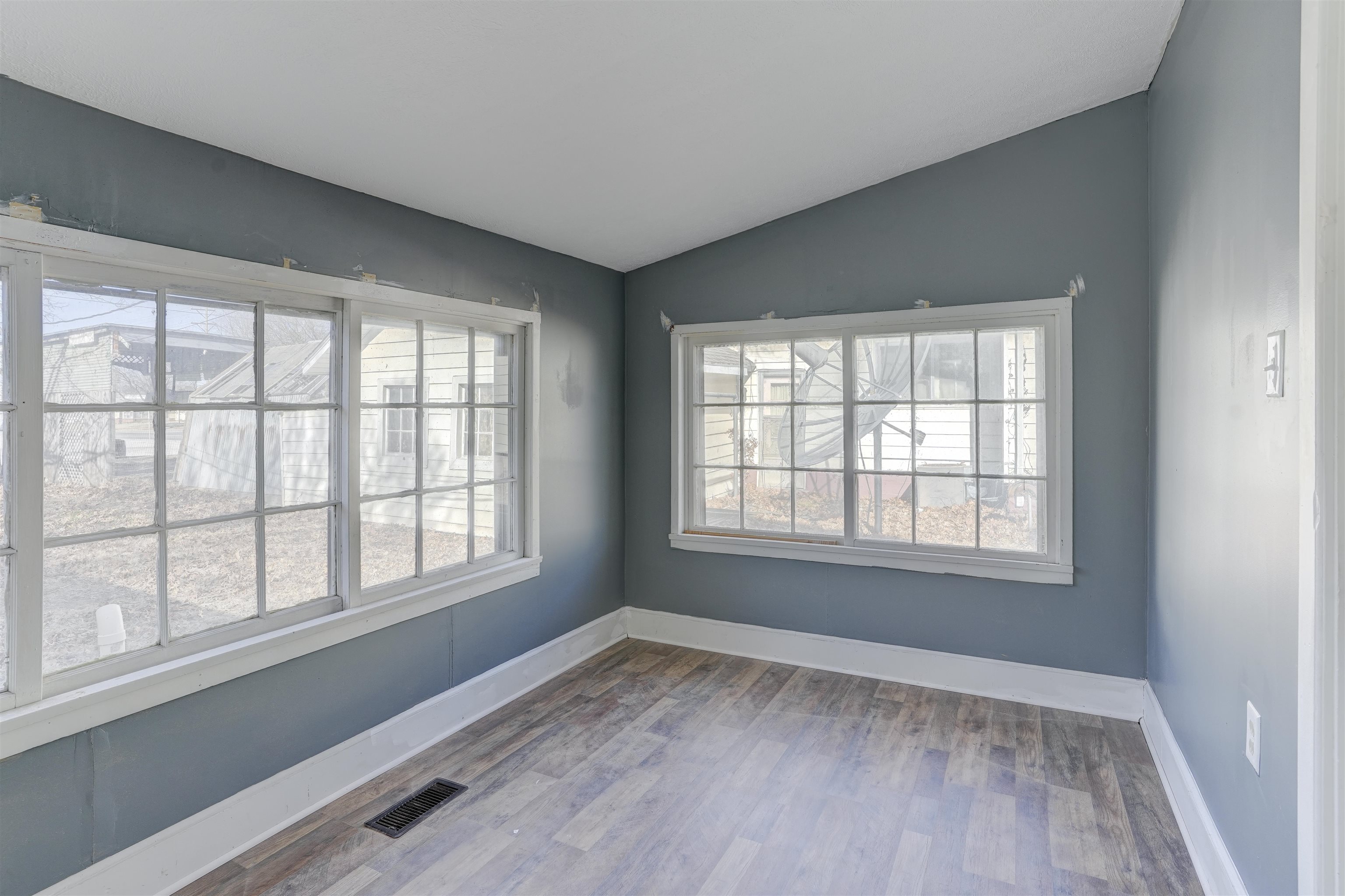1905 Loomis Street Winfield KS 67156