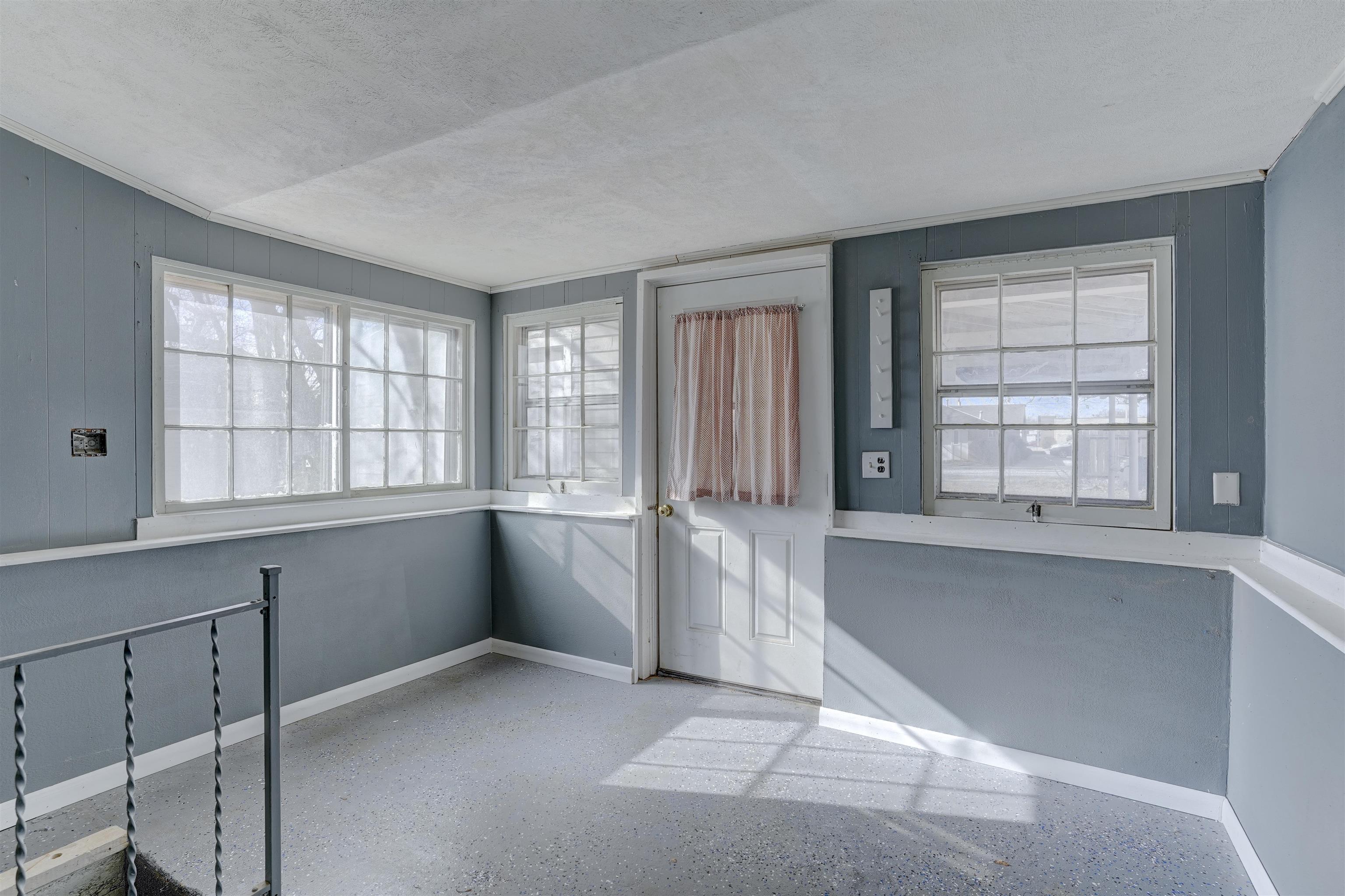 1905 Loomis Street Winfield KS 67156