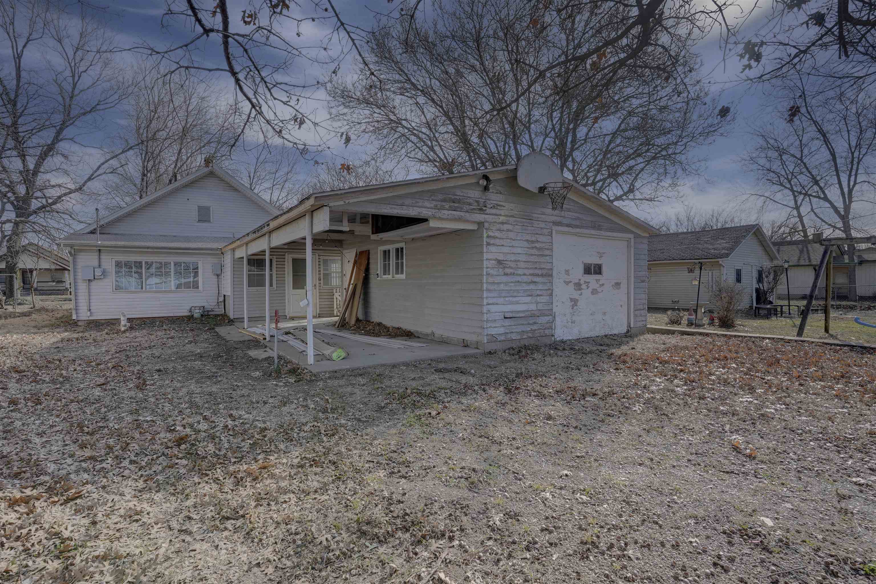 1905 Loomis Street Winfield KS 67156