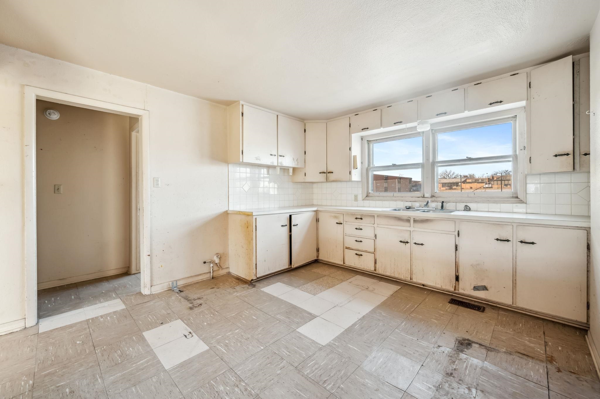 2819 Ellen Wichita KS 67219