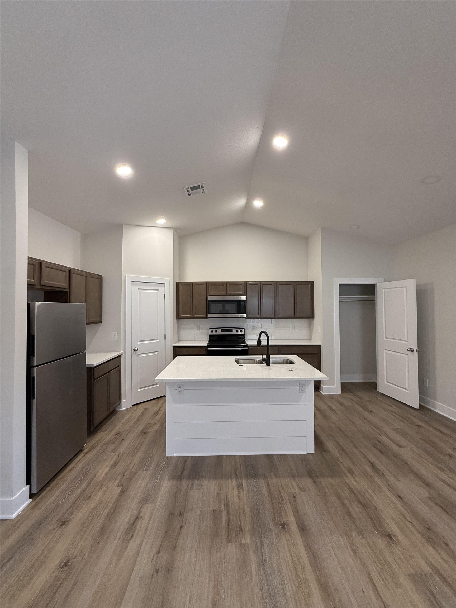 482 E Hayes Street Valley Center KS 67147