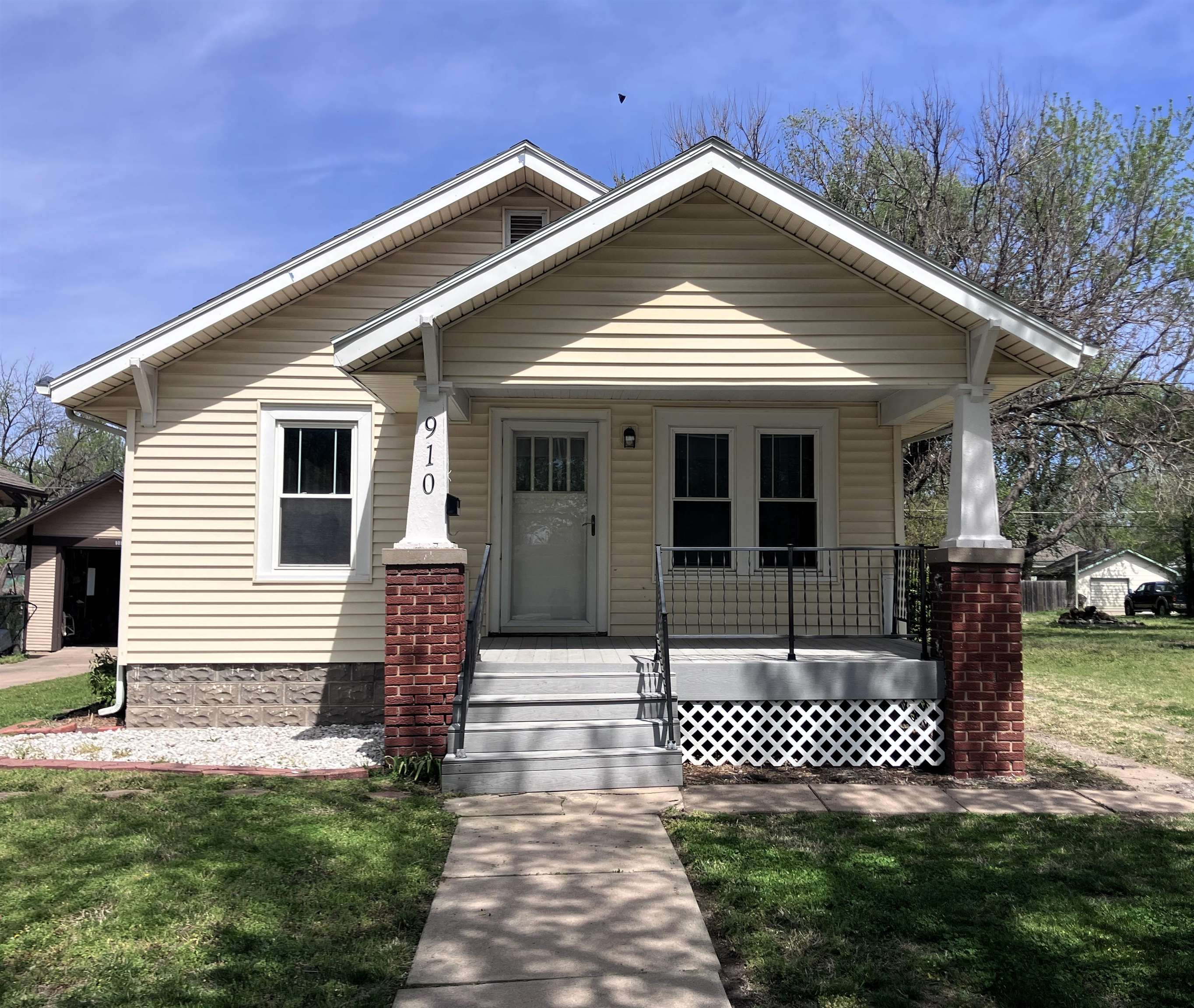 910 E 7th Street Newton KS 67114
