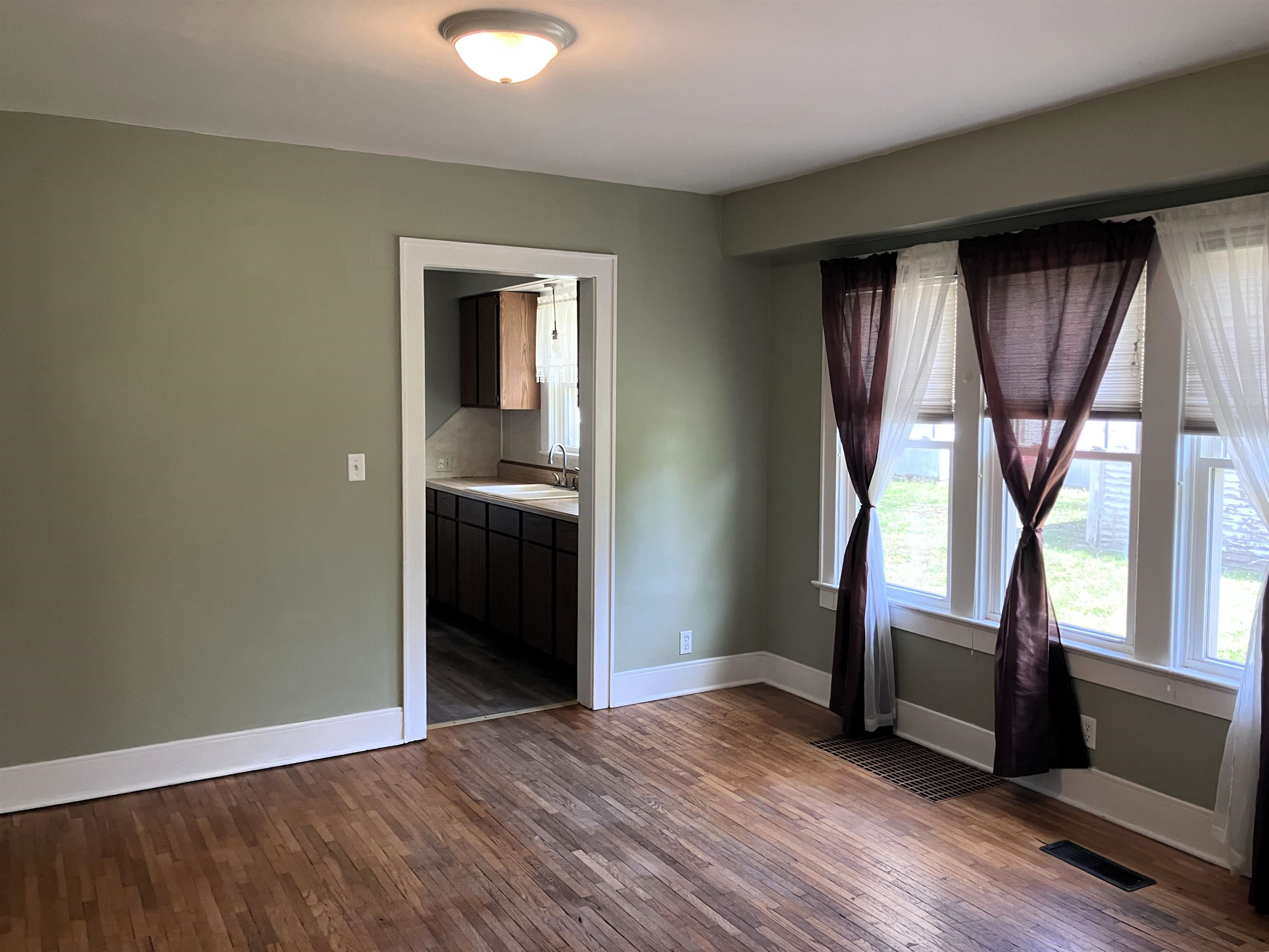 910 E 7th Street Newton KS 67114