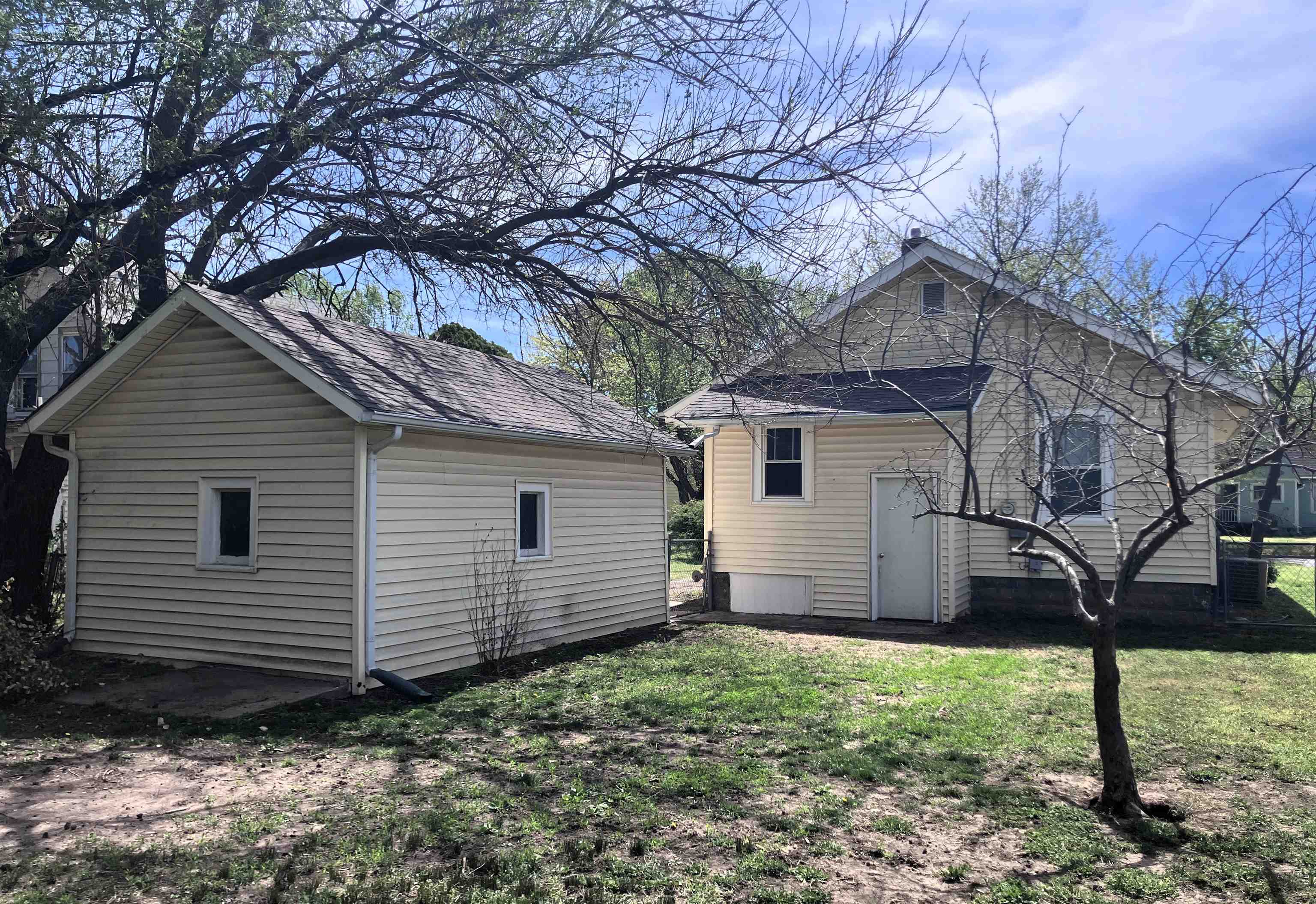 910 E 7th Street Newton KS 67114