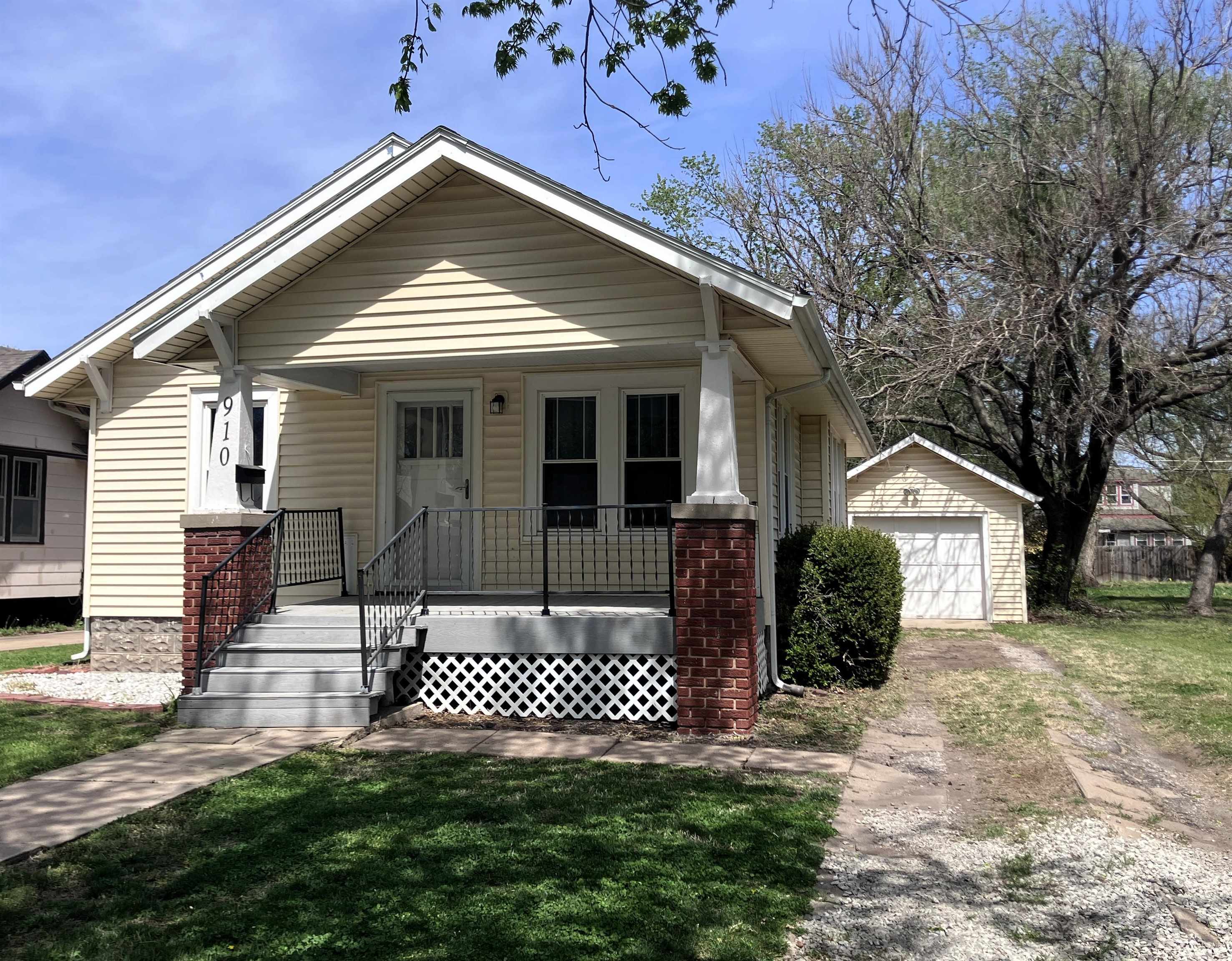 910 E 7th Street Newton KS 67114