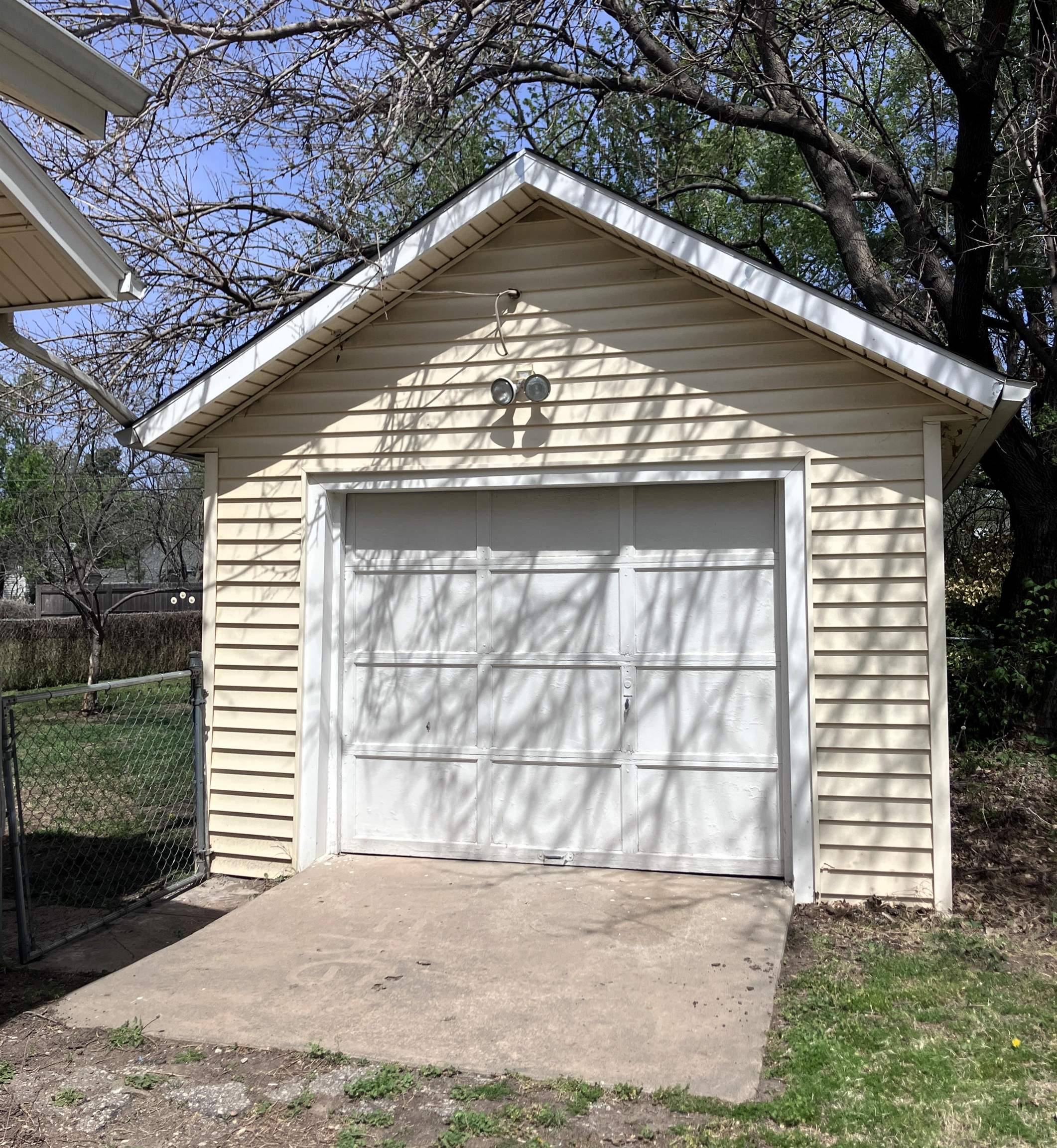910 E 7th Street Newton KS 67114