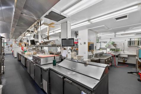 1019 Us-6 Wellfleet MA 02667
