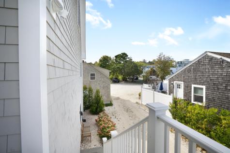 33 Lagoon Pond Road Vineyard Haven MA 02568
