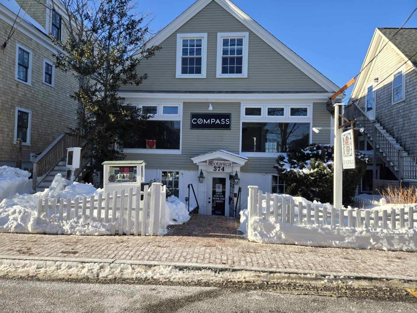 374 Commercial Street MA 02657