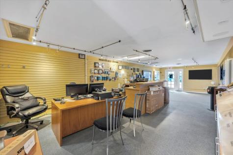 491 Iyannough Road Barnstable MA 02601