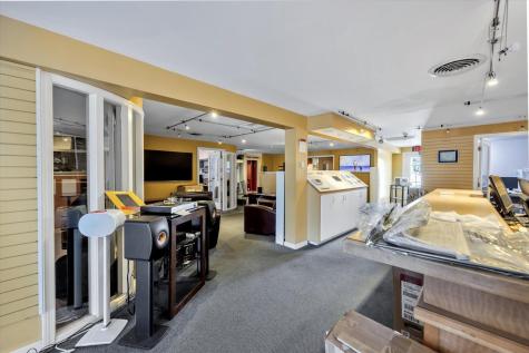 491 Iyannough Road Barnstable MA 02601