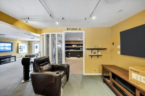 491 Iyannough Road Barnstable MA 02601