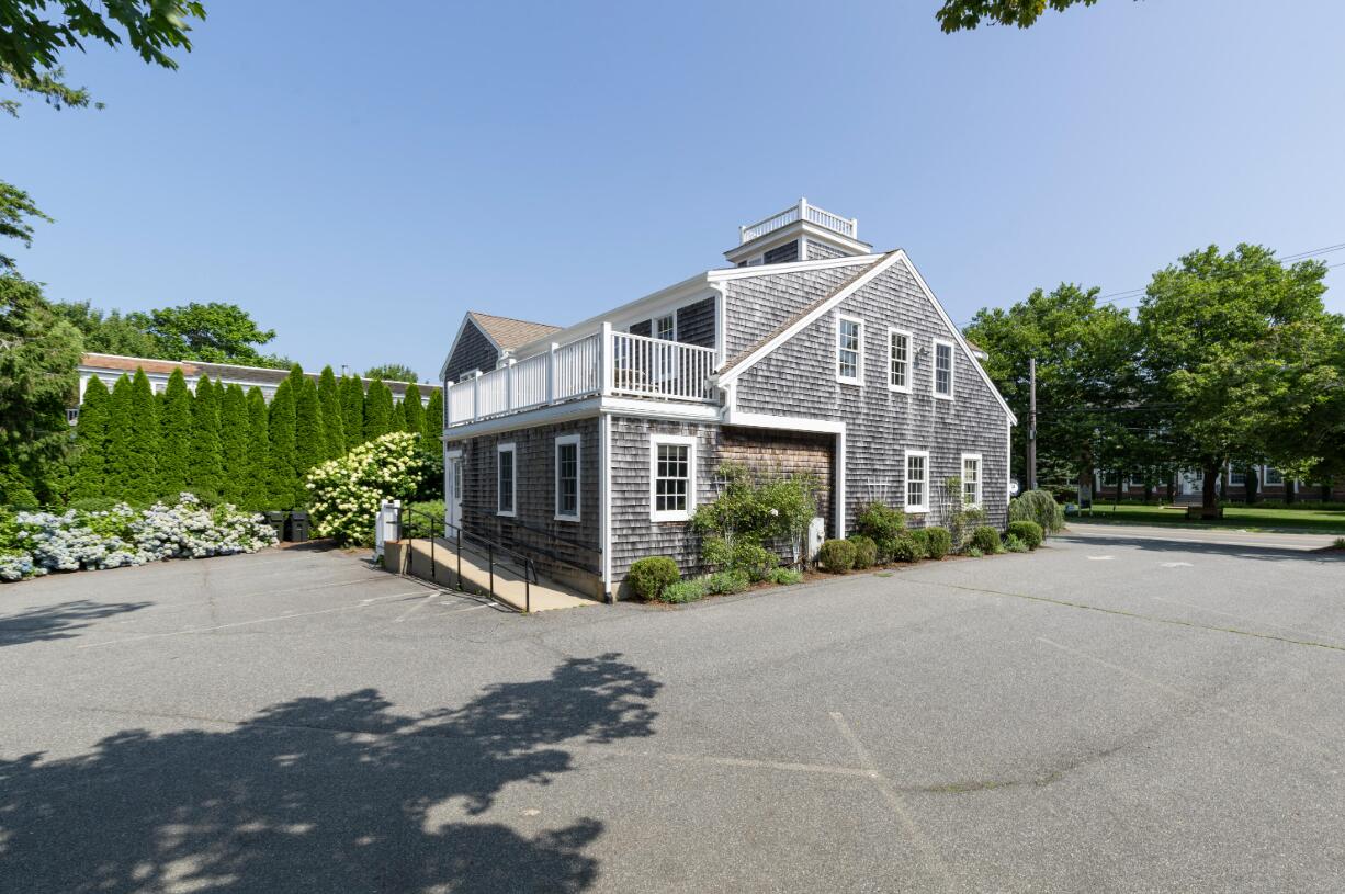 697 Main Street Chatham MA 02633