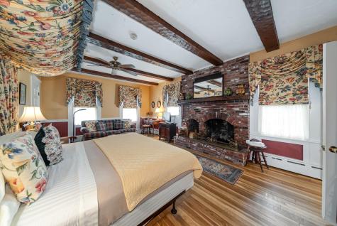 12 Winthrop Street MA 02657
