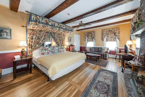 12 Winthrop Street MA 02657
