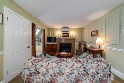 12 Winthrop Street MA 02657