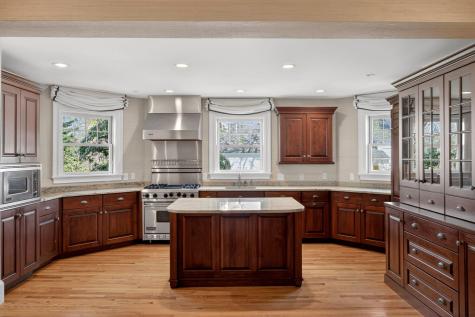 528 Main Street Harwich MA 02646