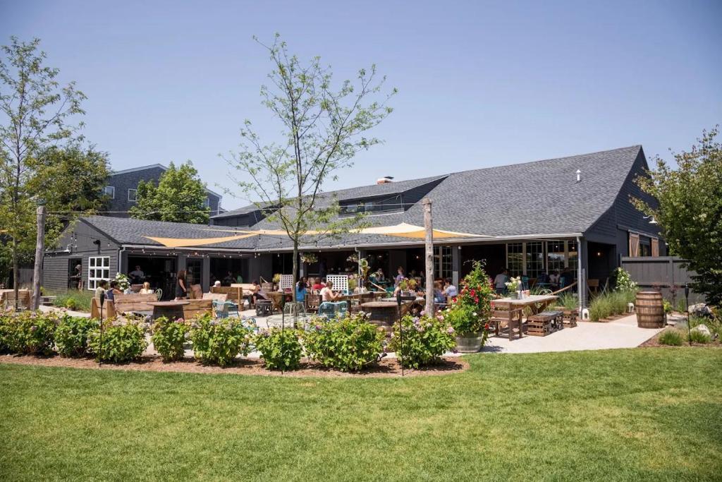 21 Island Inn Road Oak Bluffs MA 02557