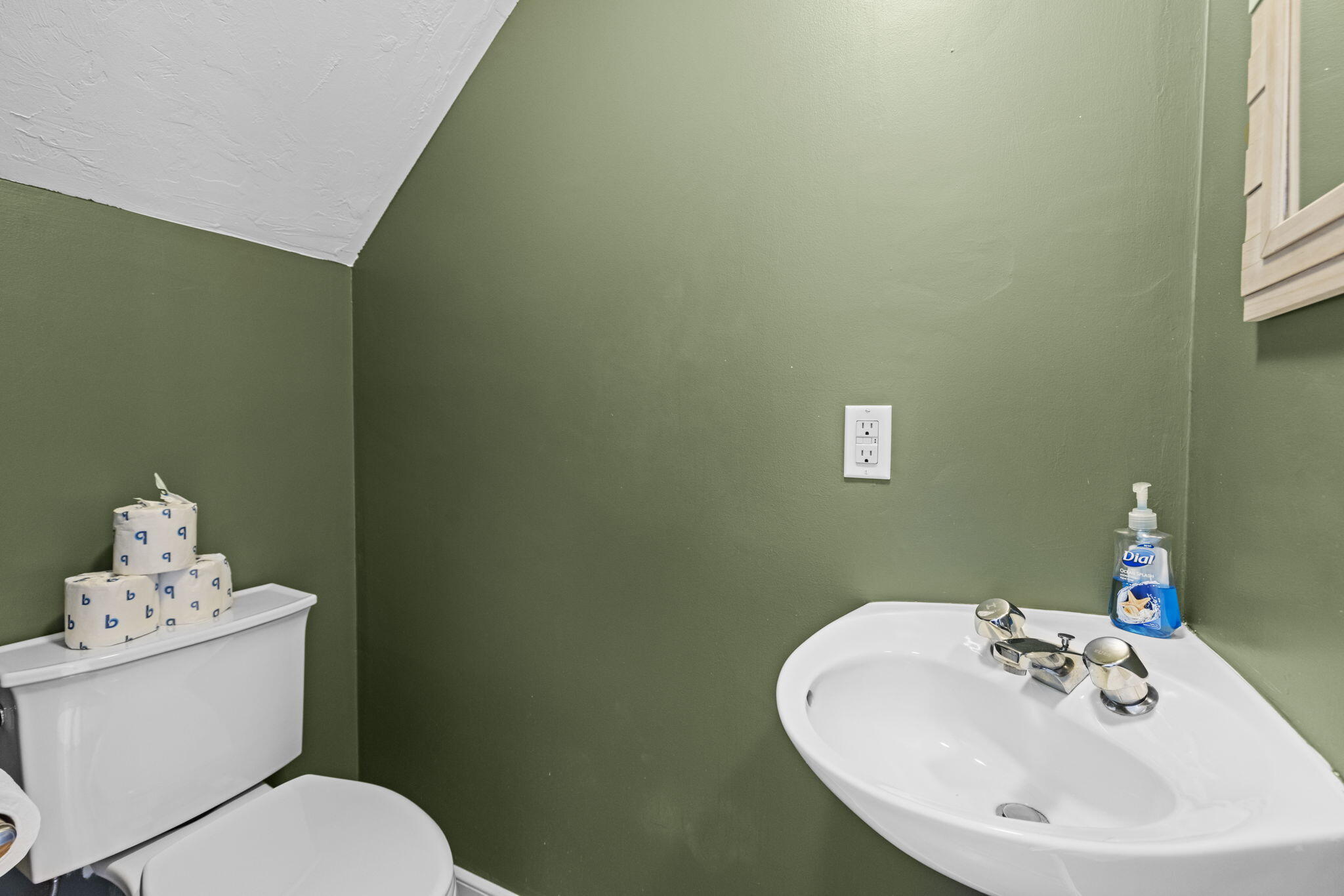 4 Hyannis Point Road Mashpee MA 02649