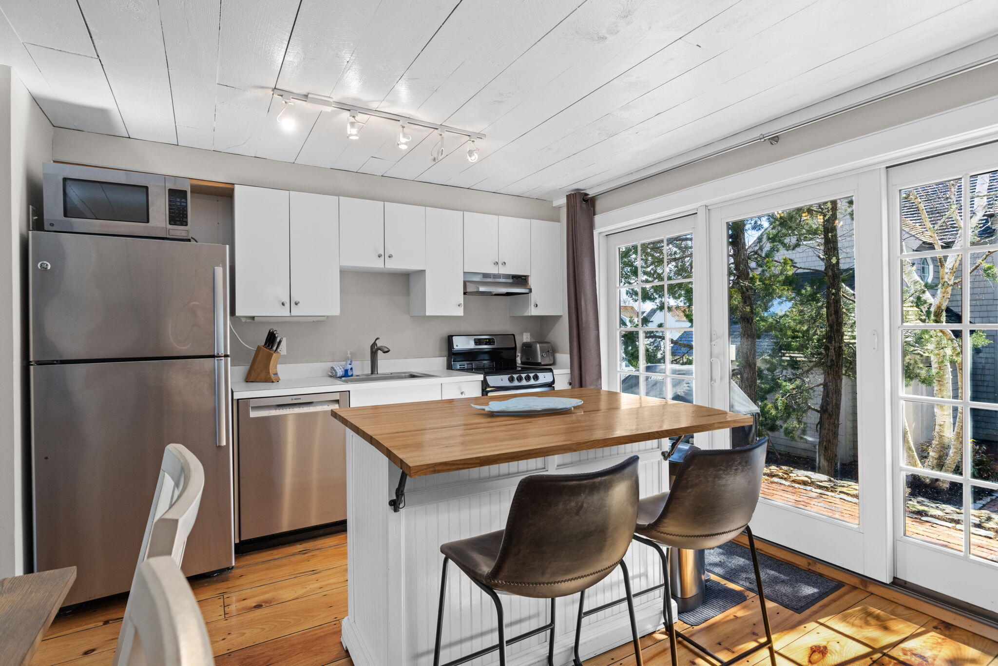 4 Hyannis Point Road Mashpee MA 02649