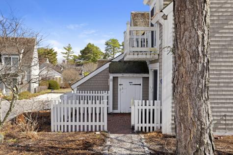 4 Hyannis Point Road Mashpee MA 02649