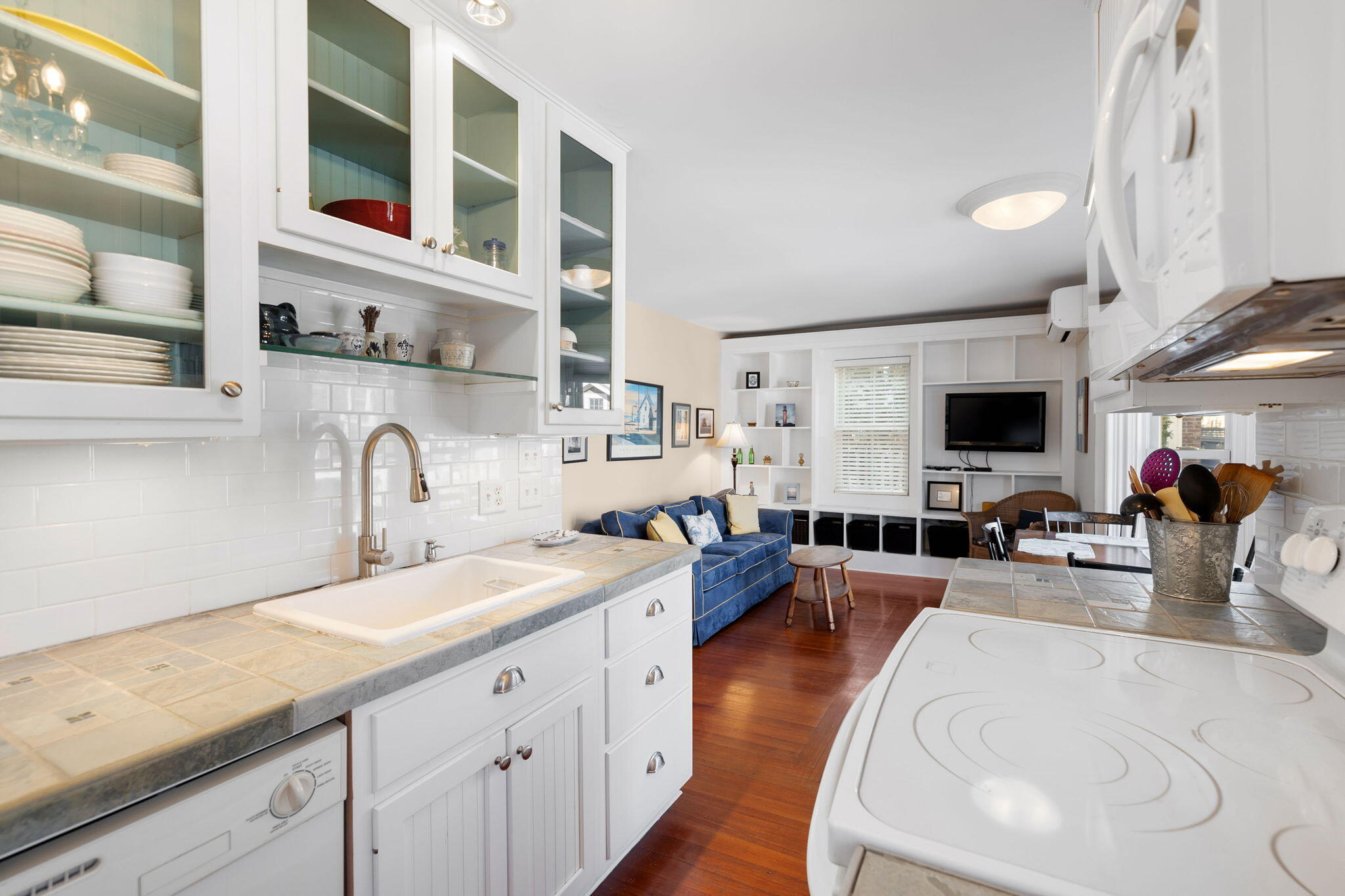 176 Commercial Street MA 02657